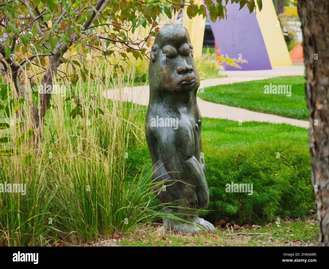 OMAHA, UNITED STATES - Oct 14, 2021: A daylight shot of outside sculpture at Joslyn Art Museum, Omaha, Nebraska, USA Stock Photo