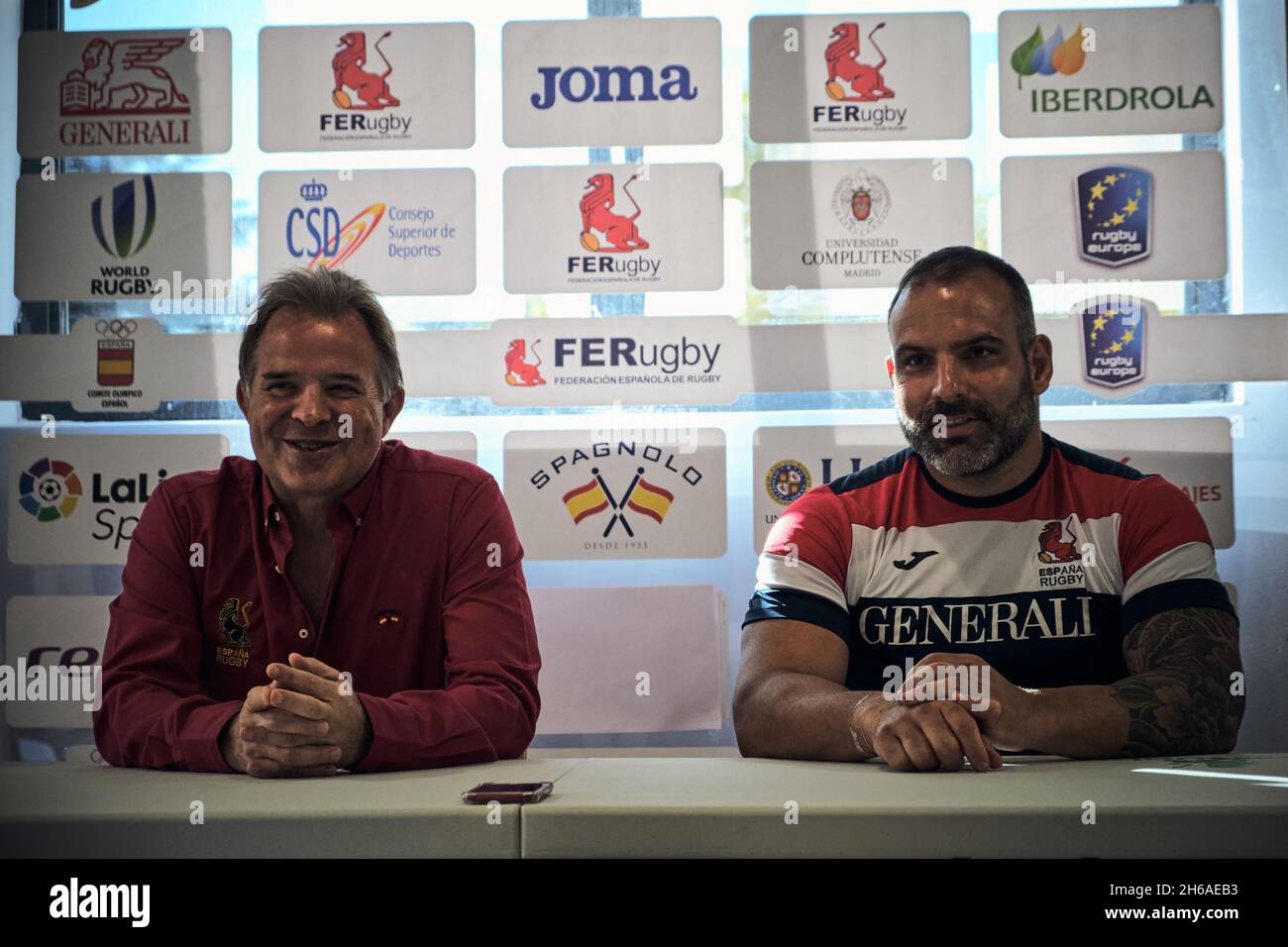 Caption: Madrid, Spain. 14th Nov, 2021. Rugby Europe Championship 2021 - Spain VS Russia. L to R: Spanish Head Coach Santiago SANTOS MUNOZ and Captain Fernando LOPEZ. The Rugby Europe Championship 2021 forms part of the qualification process for the Rugby World Cup 2023 in France. Estadio Central UCM, Madrid, Spain. Credit: EnriquePSans/Alamy Live News Stock Photo