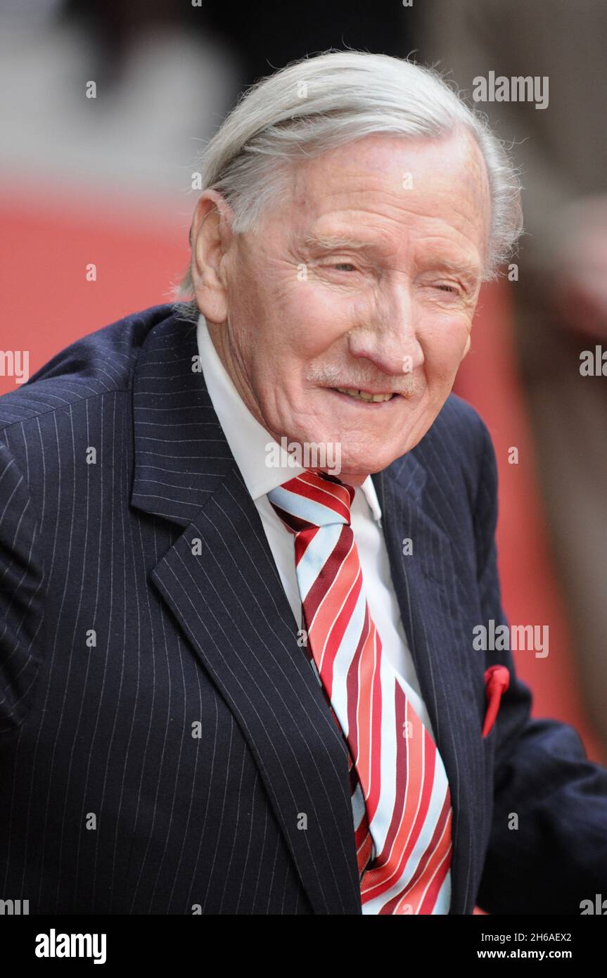 Leslie phillips hires stock photography and images Alamy