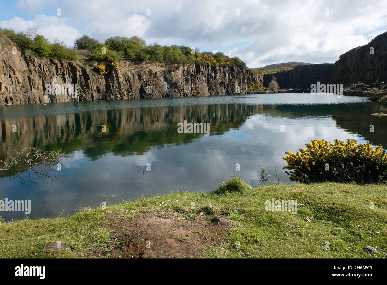 Prestonhill Quarry, notorious for drowning accidents, from the Fife Coastal Path, Inverkeithing, Fife, Scotland. Stock Photo