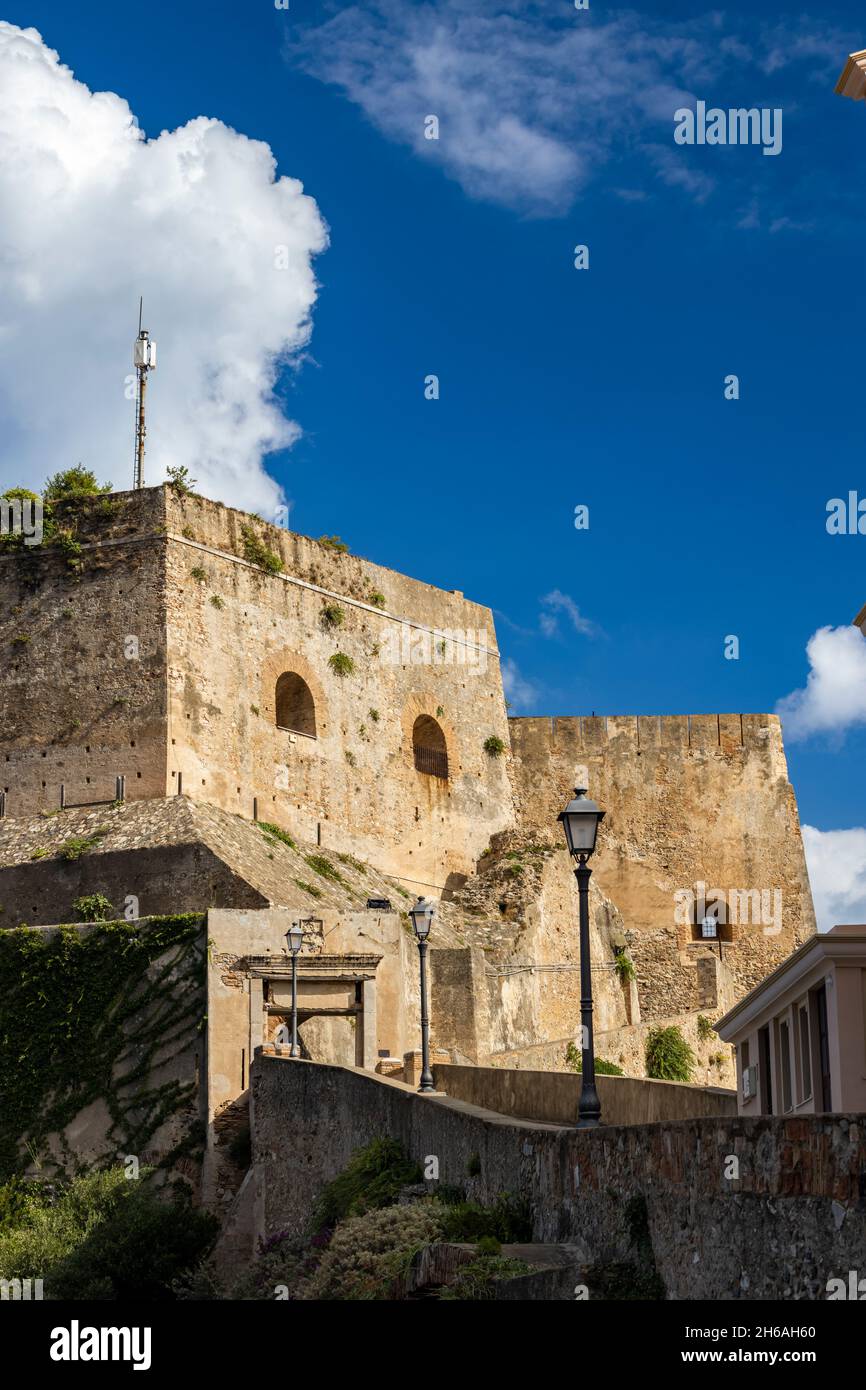 Castello di scilla hi-res stock photography and images - Alamy, image size:866x1390