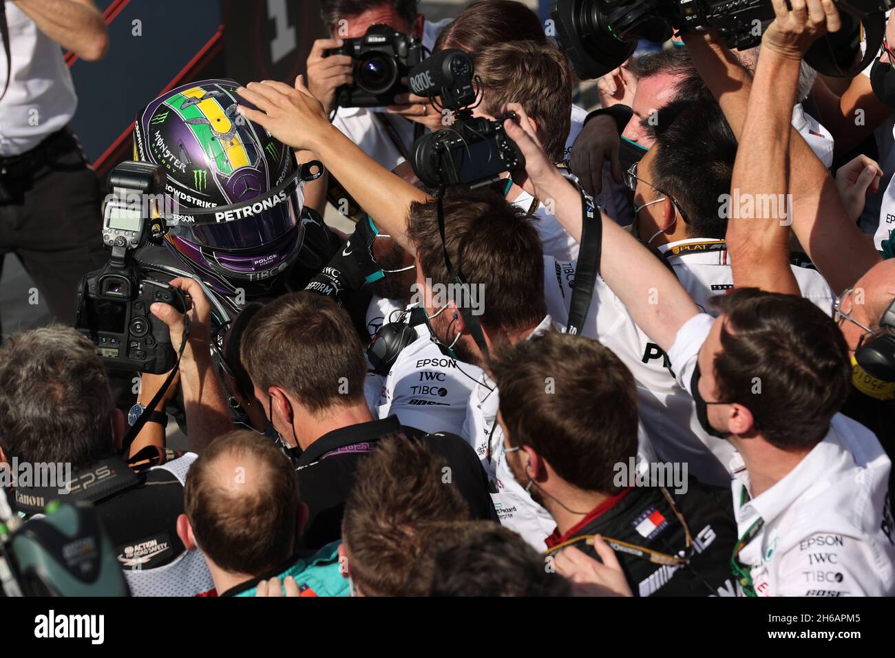 Race winner Lewis Hamilton (GBR) Mercedes AMG F1 celebrates in parc ...