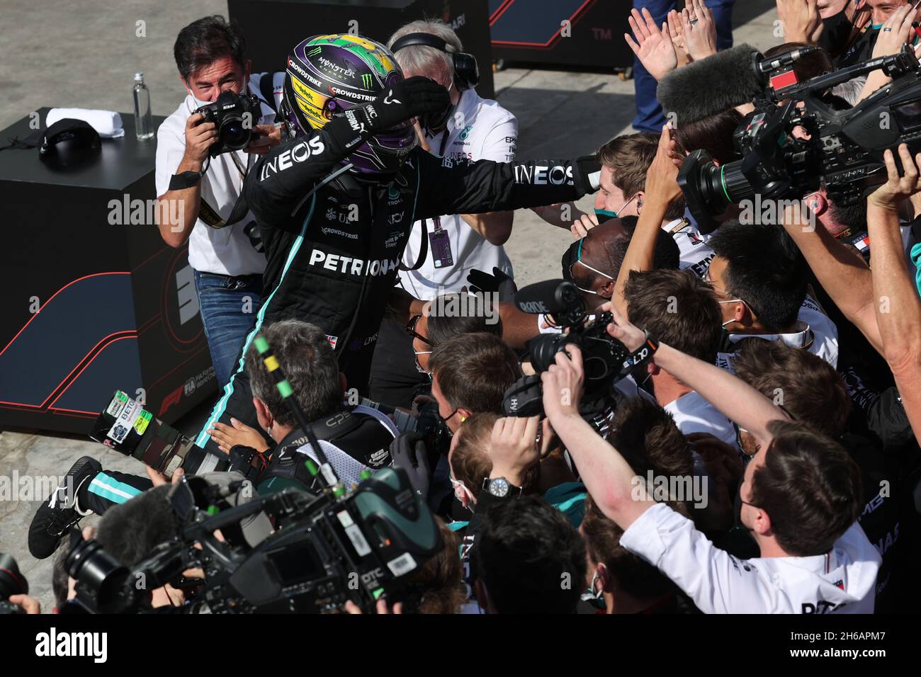Race winner Lewis Hamilton (GBR) Mercedes AMG F1 celebrates in parc ...