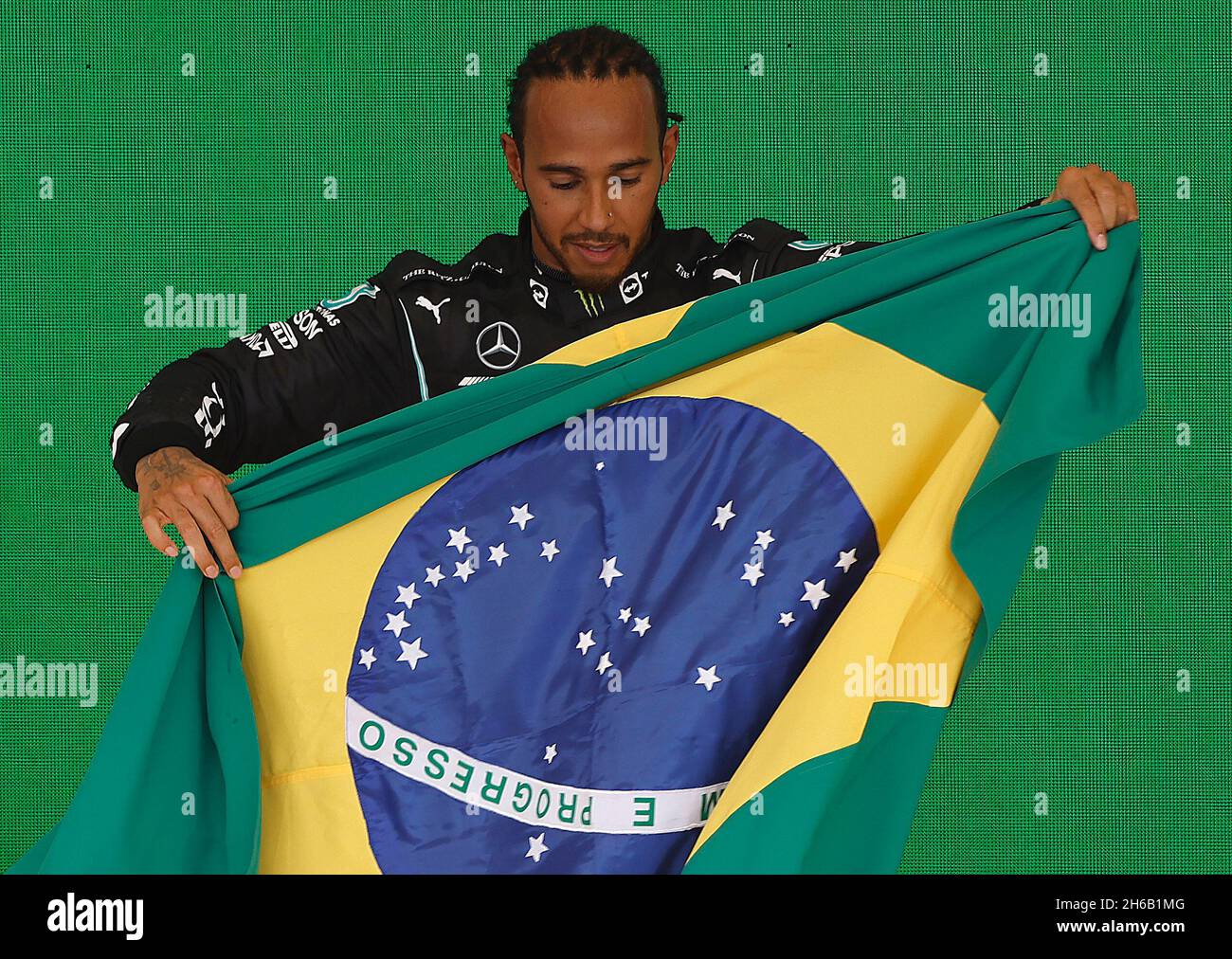 Lewis hamilton brazilian flag 2021 hi-res stock photography and images ...