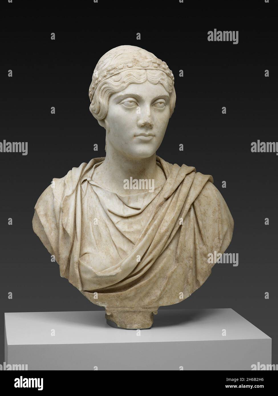 Mid bust portrait hi-res stock photography and images - Alamy