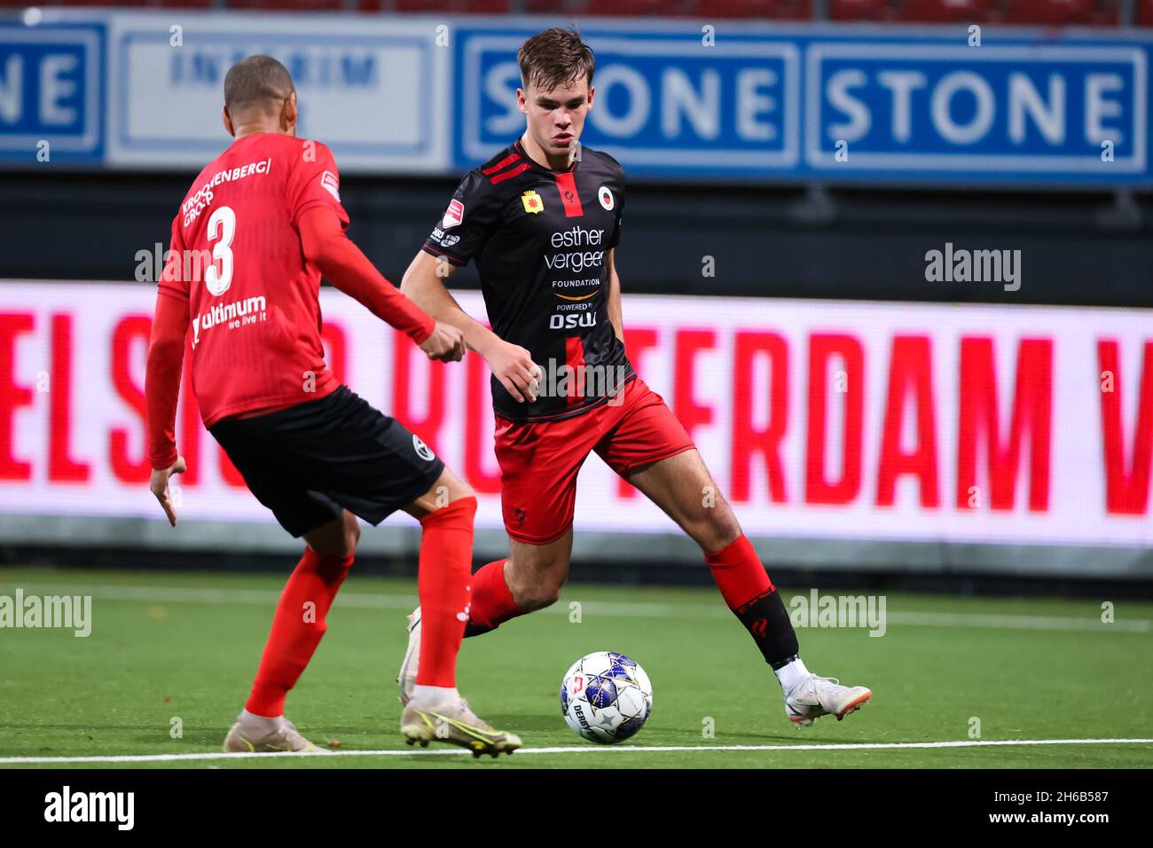 ROTTERDAM, NETHERLANDS - NOVEMBER 14: Ramon Leeuwin of Almere City FC challenges Thijs Dallinga of Excelsior Rotterdam during the Dutch Keukenkampioendivisie match between Excelsior and Almere City FC at the Van Donge & De Roo Stadion on November 14, 2021 in Rotterdam, Netherlands (Photo by Herman Dingler/Orange Pictures) Stock Photo