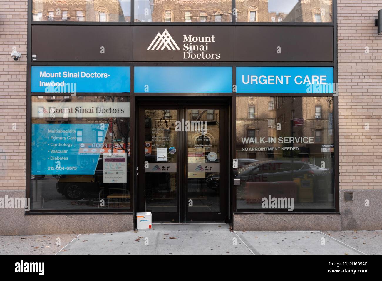 Mount Sinai urgent care walk-in health care clinic located on Broadway in Inwood, Manhattan, part of the Mt. Sinai out-patient health care system, no Stock Photo