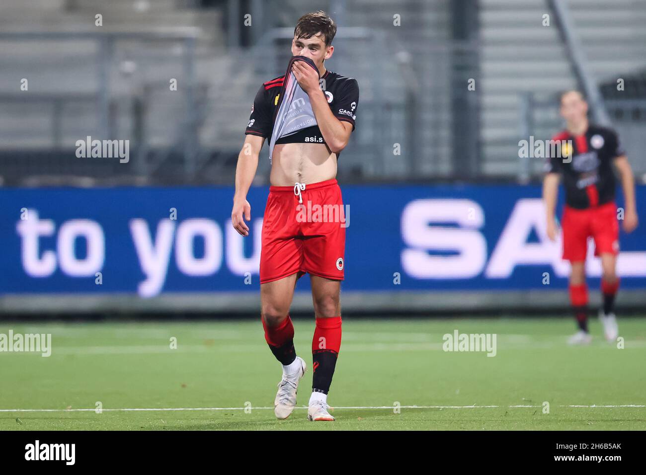 ROTTERDAM, NETHERLANDS - NOVEMBER 14: Thijs Dallinga of Excelsior Rotterdam looks dejected after conceding his sides fourht goal during the Dutch Keukenkampioendivisie match between Excelsior and Almere City FC at the Van Donge & De Roo Stadion on November 14, 2021 in Rotterdam, Netherlands (Photo by Herman Dingler/Orange Pictures) Stock Photo