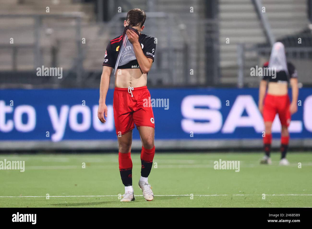 ROTTERDAM, NETHERLANDS - NOVEMBER 14: Thijs Dallinga of Excelsior Rotterdam looks dejected after conceding his sides fourht goal during the Dutch Keukenkampioendivisie match between Excelsior and Almere City FC at the Van Donge & De Roo Stadion on November 14, 2021 in Rotterdam, Netherlands (Photo by Herman Dingler/Orange Pictures) Stock Photo