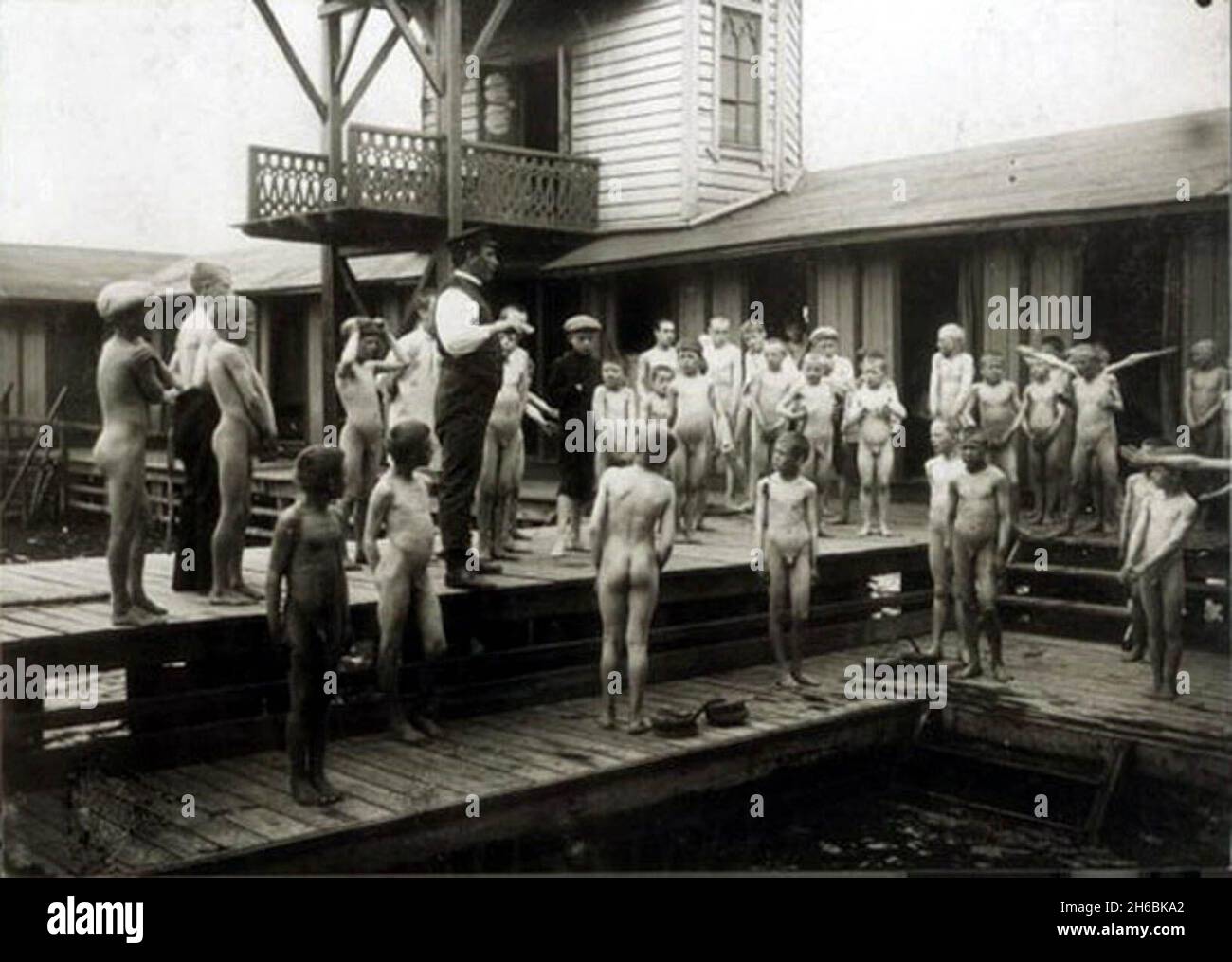 C 1914 hi-res stock photography and images - Page 2 - Alamy 