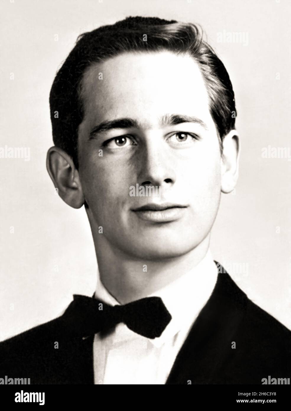 1963, USA : The american movie director and producer STEVEN SPIELBERG ( born 18 december 1946 ) aged 17 , photo from High School Yearbook . Unknown photographer . - MOVIE - CINEMA   - personalities personality when was young boys - childhood - infanzia - personalità da giovane giovani - TEENAGER - HISTORY - FOTO STORICHE - PORTRAIT - RITRATTO --  Archivio GBB Stock Photo