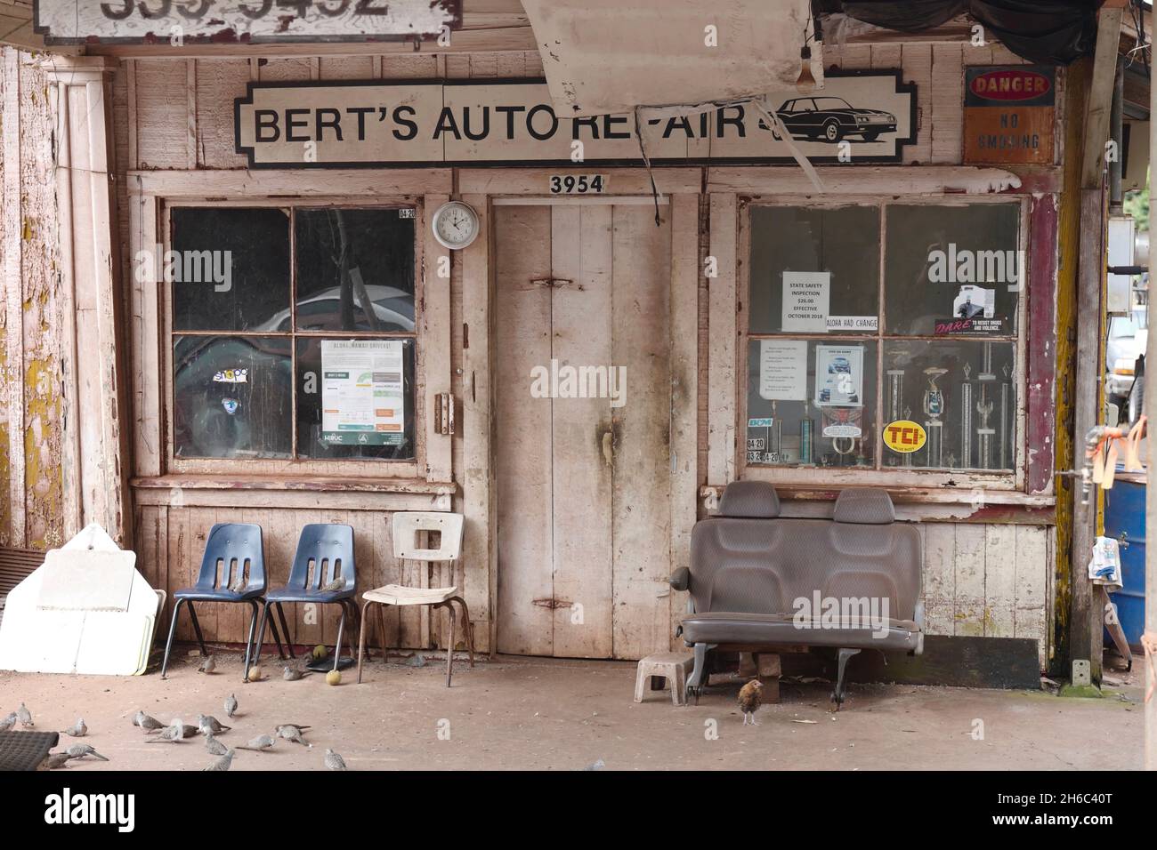 Old car repair shop hires stock photography and images Alamy