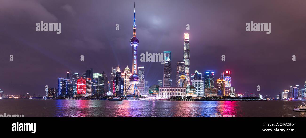 Beautiful shanghai skyline at night hi-res stock photography and images ...