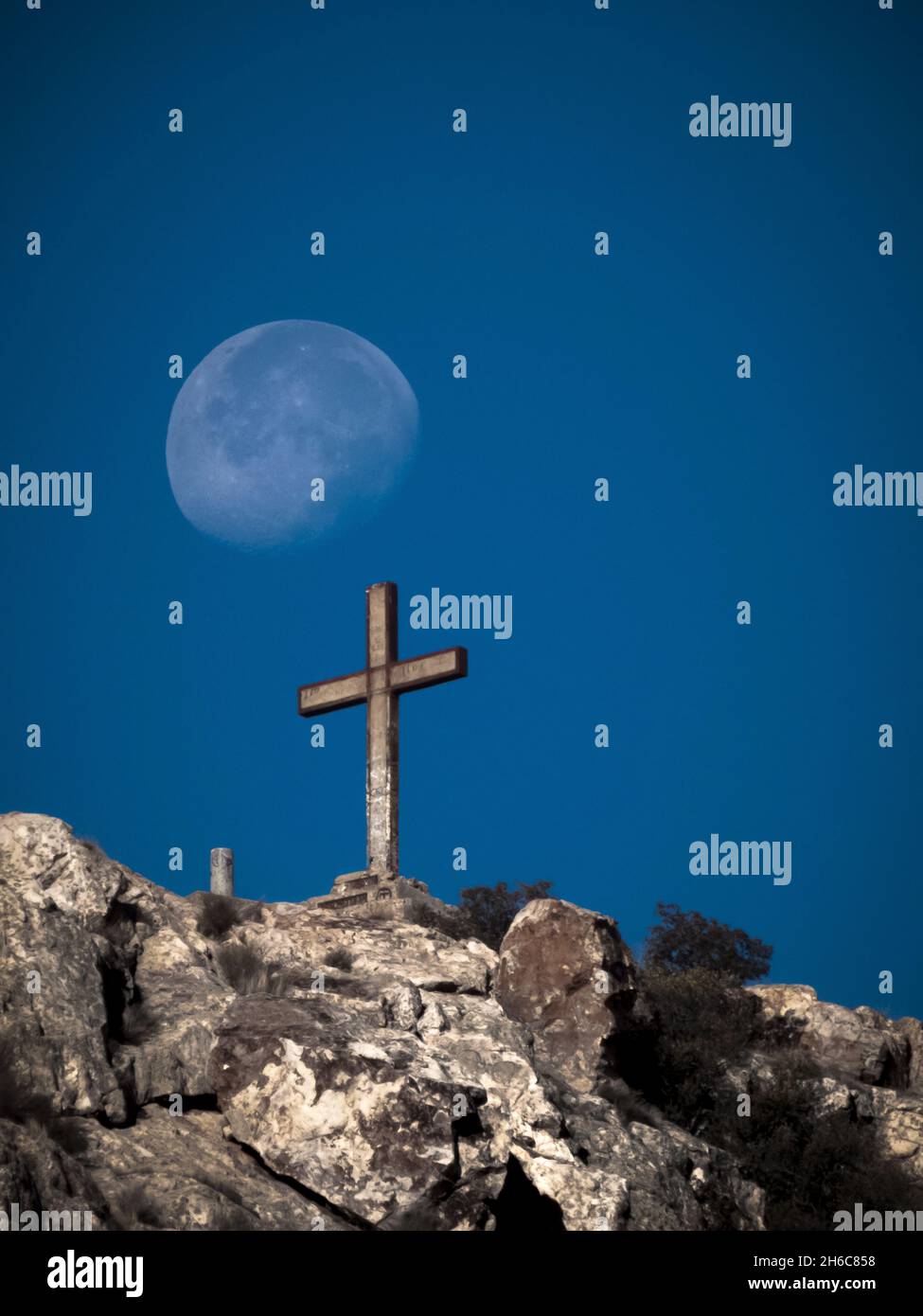 Beautiful view of a steel cross standing on Penarroya-Pueblonuevo rock in Cordoba, Spain Stock Photo