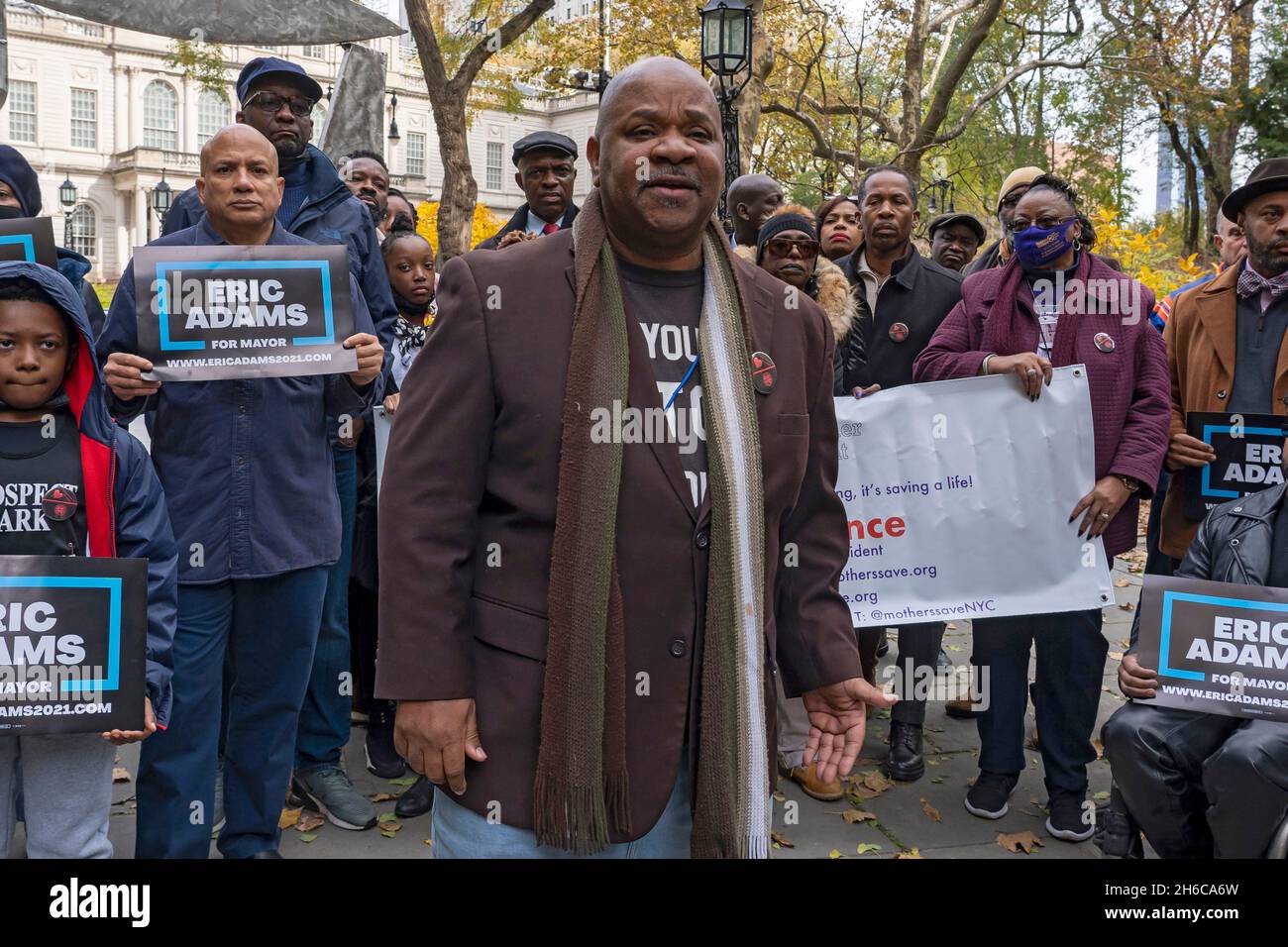 NEW YORK, NY - NOVEMBER 14: Geoffrey Davis, Executive Director of the James E. Davis Stop Violence Foundation speaks during a rally at City Hall Park on November 14, 2021 in New York City.   Activists against gun violence staged a rally in support of mayor-elect Eric Adams, who was threatened by New York BLM co-founder Hawk Newsome who vowed there'll be 'riots,' 'fire' and 'bloodshed' if mayor-elect Eric Adams follows through with his promise to bring back plainclothes anti-crime cops to battle New York's surge in violent crimes.   A coalition of Black and Brown community activists show solida Stock Photo