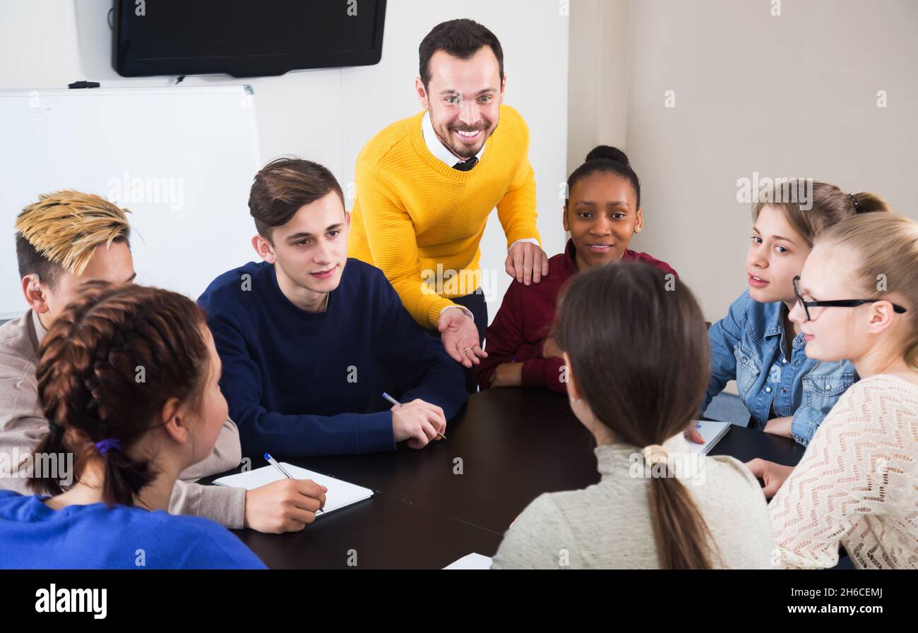 students-listening-to-teacher-stock-photo-alamy