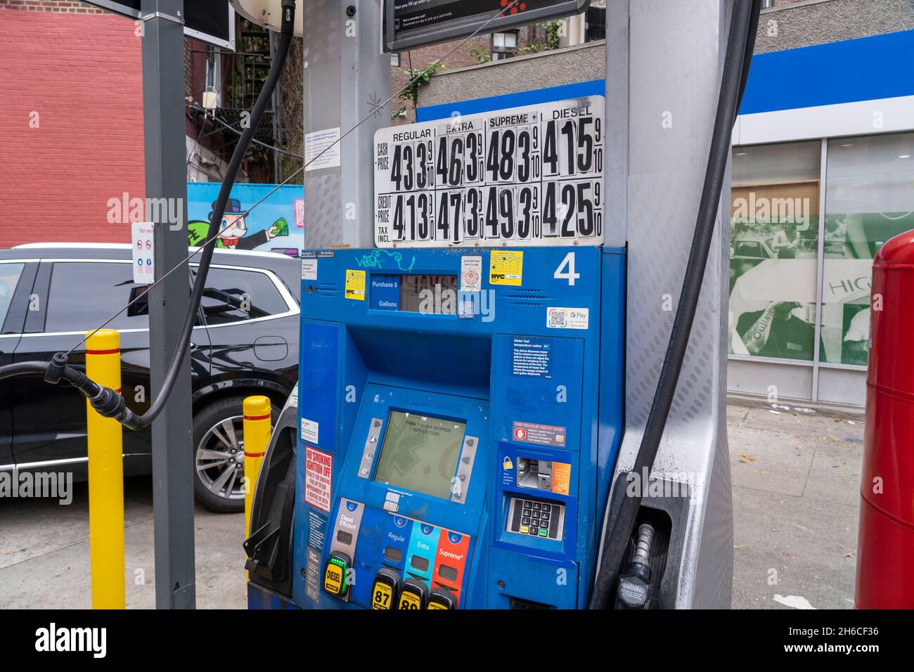 Gas pump mobil gasoline station hires stock photography and images Alamy