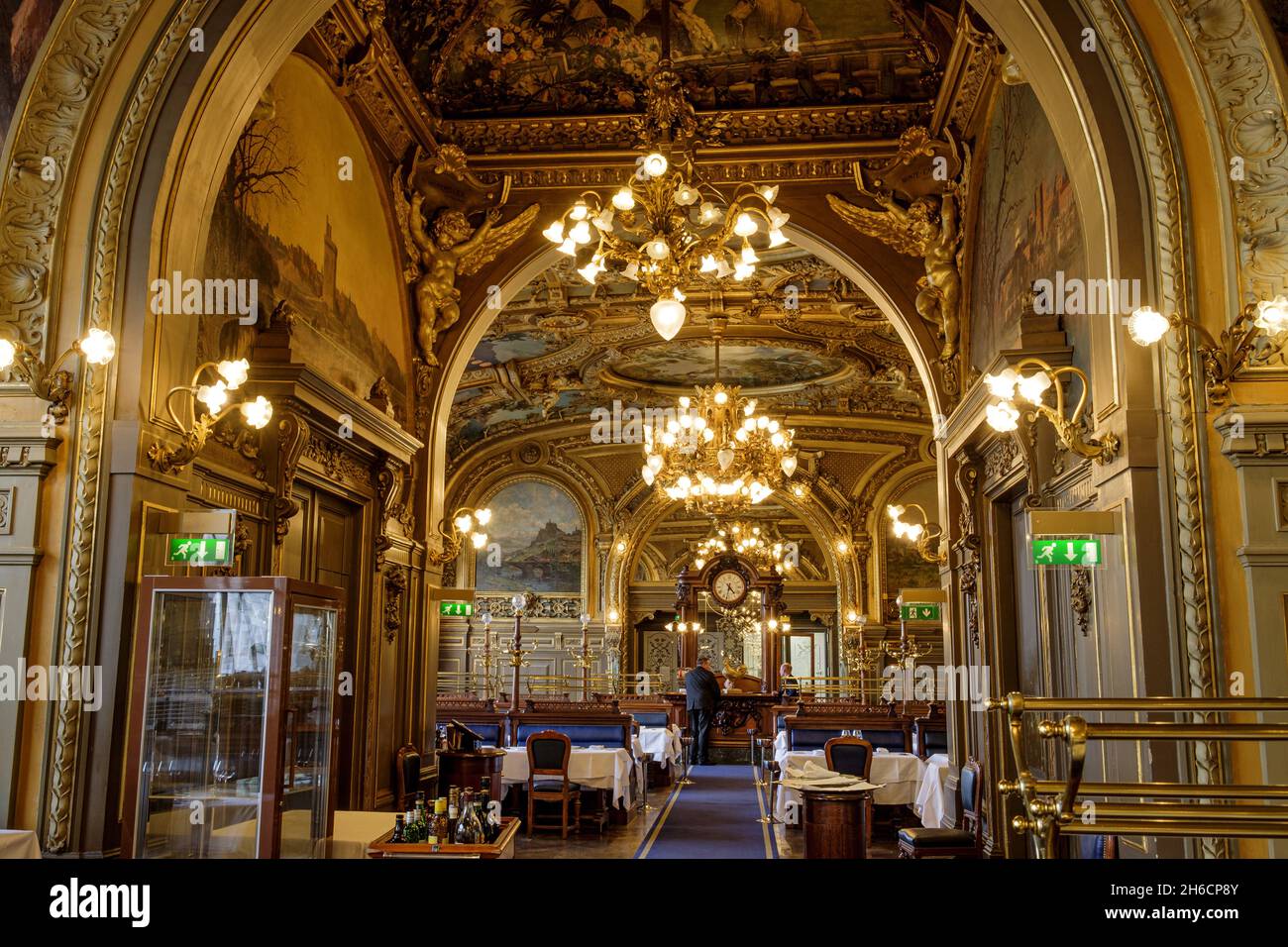 France. Paris (75) (12th district). Lyon station. the restaurant 'Le Train bleu', in neo-baroque and Belle Epoque style from the 1900s, built by the a Stock Photo