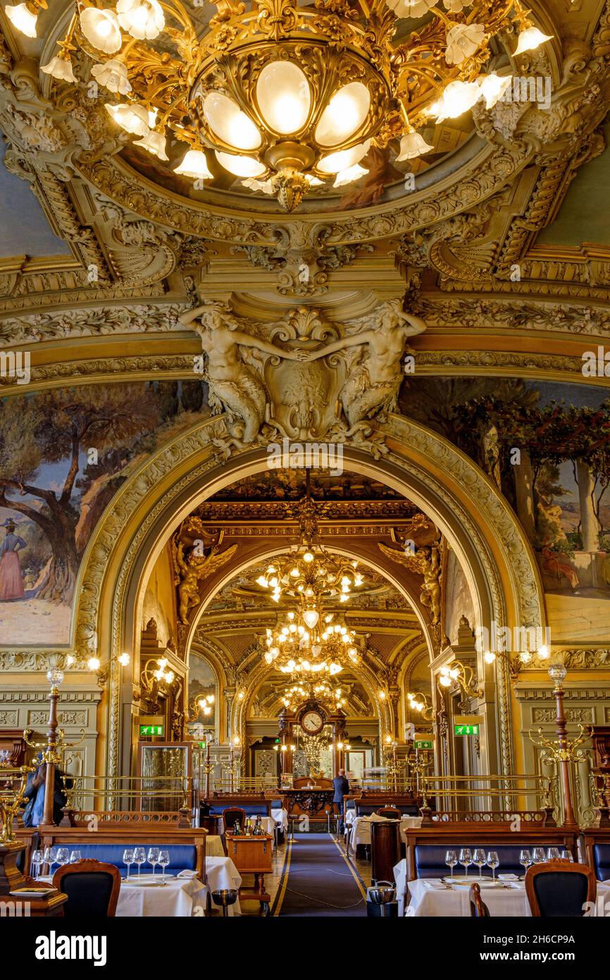 France. Paris (75) (12th district). Lyon station. the restaurant 'Le Train bleu', in neo-baroque and Belle Epoque style from the 1900s, built by the a Stock Photo