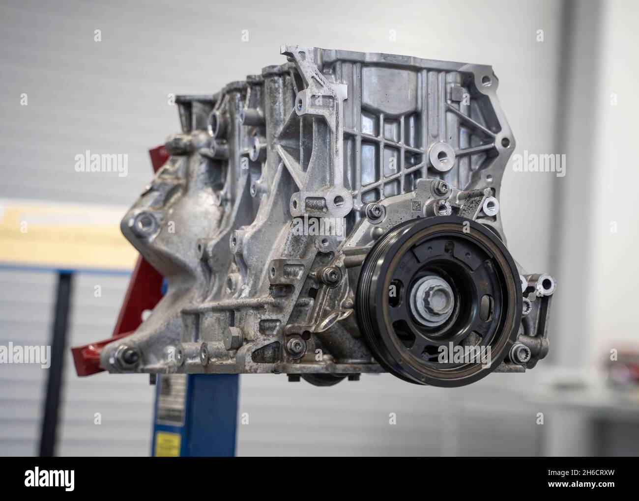 PRODUCTION - 12 November 2021, Hessen, Frankfurt/Main: An engine block ...