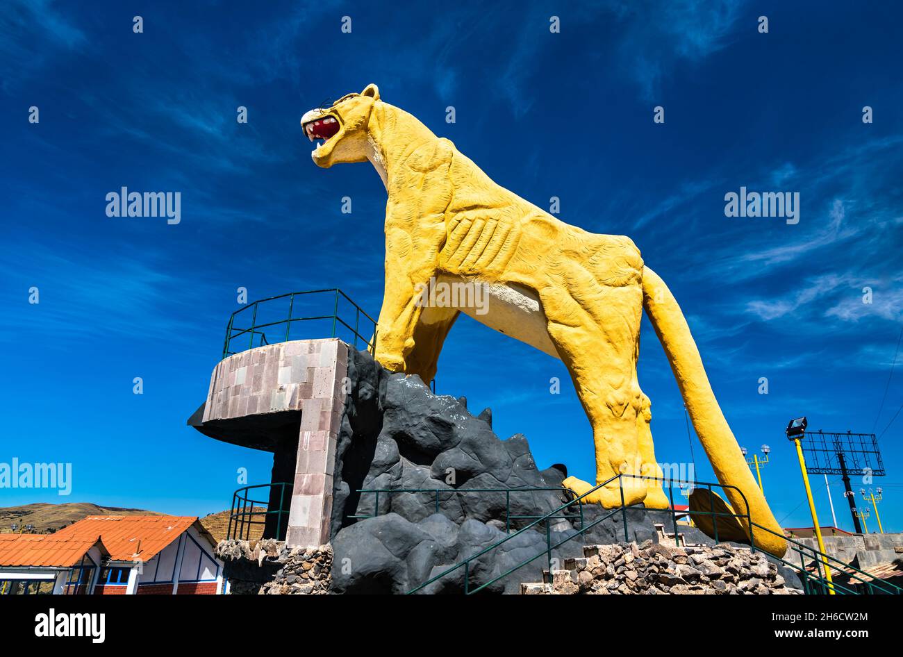 Statue viewpoint puno lake titicaca hi-res stock photography and images -  Alamy