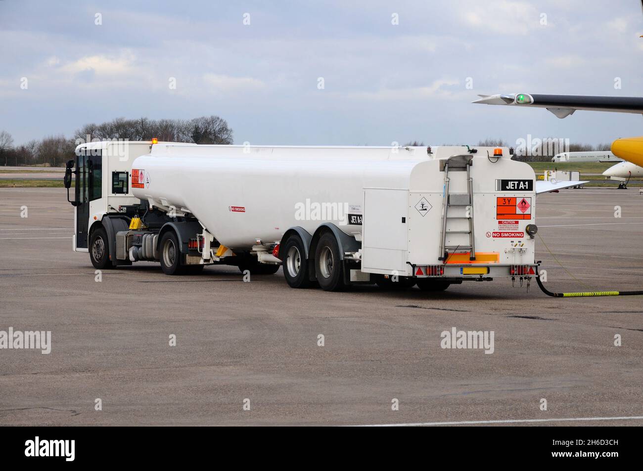 Aircraft re-fuelling petrol tanker, East Midlands Airport, Leicestershire, England, UK, Western Europe. Stock Photo