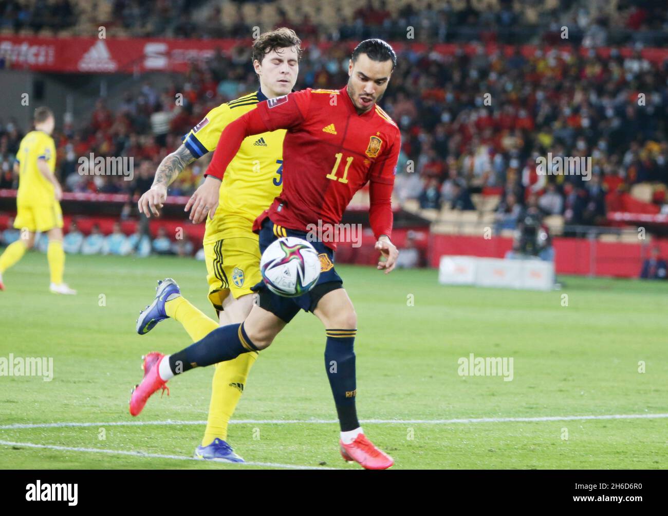 Victor Lindelof of Sweden and Raul de Tomas of Spain during the FIFA World Cup 2022, Qualifiers Group B football match between Spain and Sweden on November 14, 2021 at La Cartuja stadium in Sevilla, Spain - Photo: Laurent Lairys/DPPI/LiveMedia Stock Photo