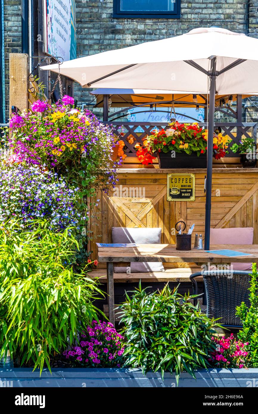 Outdoor seating at Trackside Tea Room and Cafe in Sawbridgeworth, Hertfordshire, UK Stock Photo