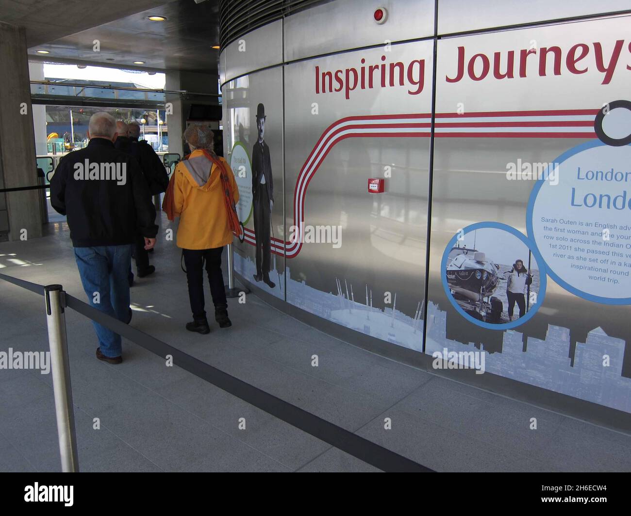 the-emirates-cable-car-in-london-stock-photo-alamy