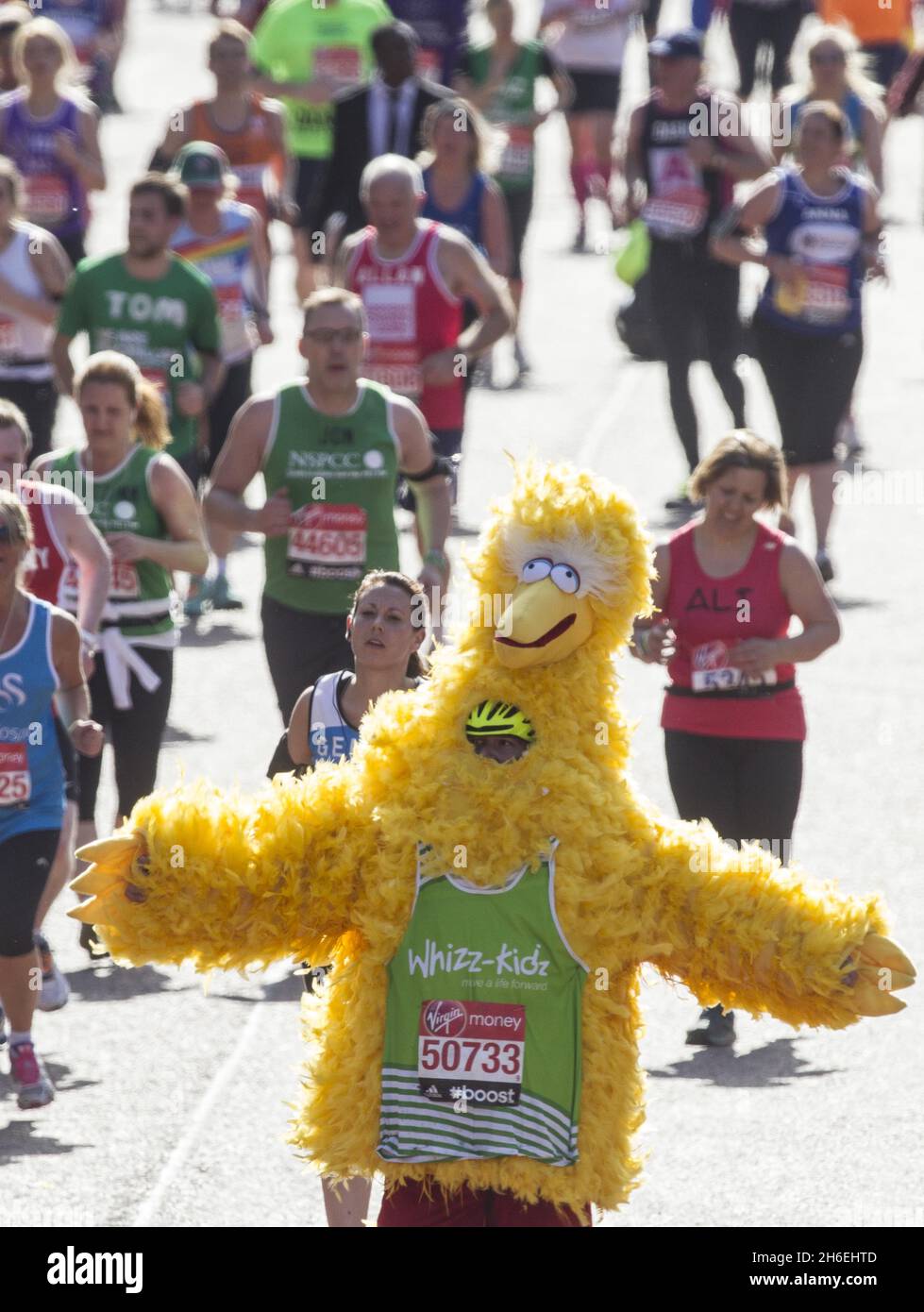 https://c8.alamy.com/comp/2H6EHTD/a-runner-dressed-as-big-bird-at-the-finish-line-at-the-london-marathon-2H6EHTD.jpg
