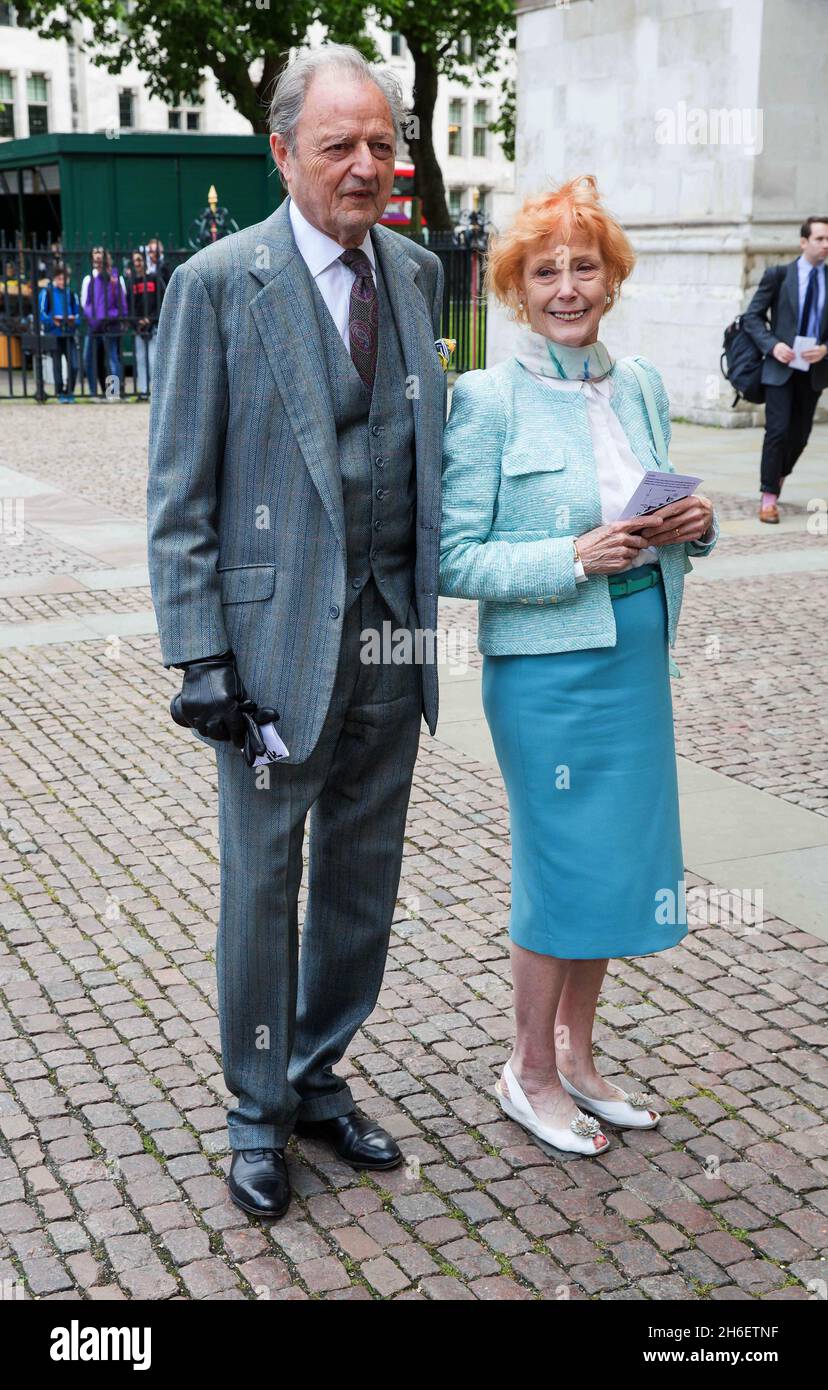 Peter Bowles attends Ronnie Corbett memorial service held at Westminster Abbey, London Stock Photo