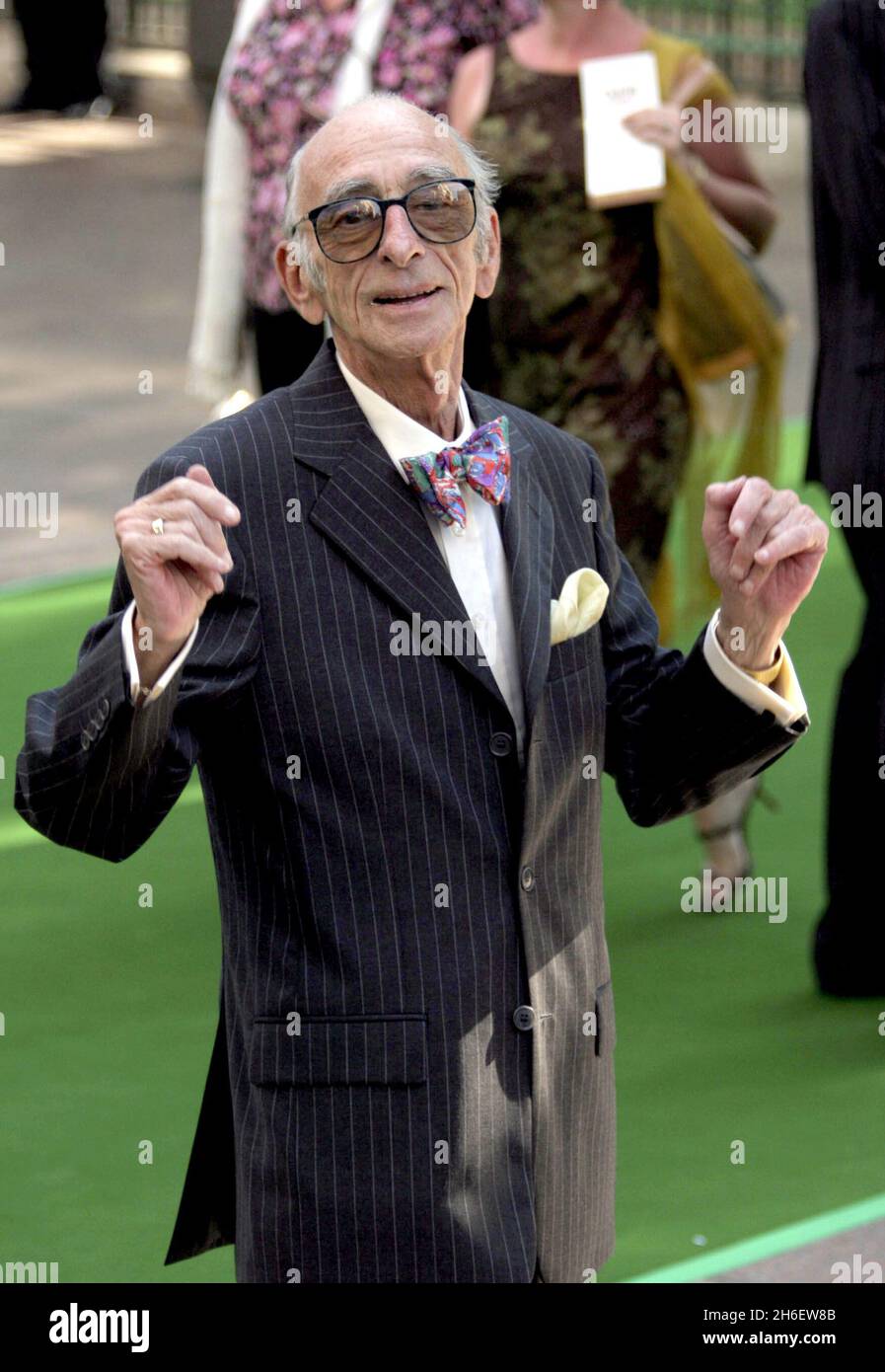 David Kelly attends the premiere of Charlie and The Chocolate Factory ...