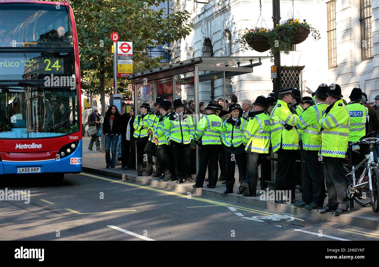 The Metropolitian police out in force, as thousands of climate change campaigners took part in a London rally as part of global protests calling for world leaders to act urgently on the issue. November 4, 2006. The day's events included the March for Global Climate Justice from the US embassy in London to Trafalgar Square.  Stock Photo