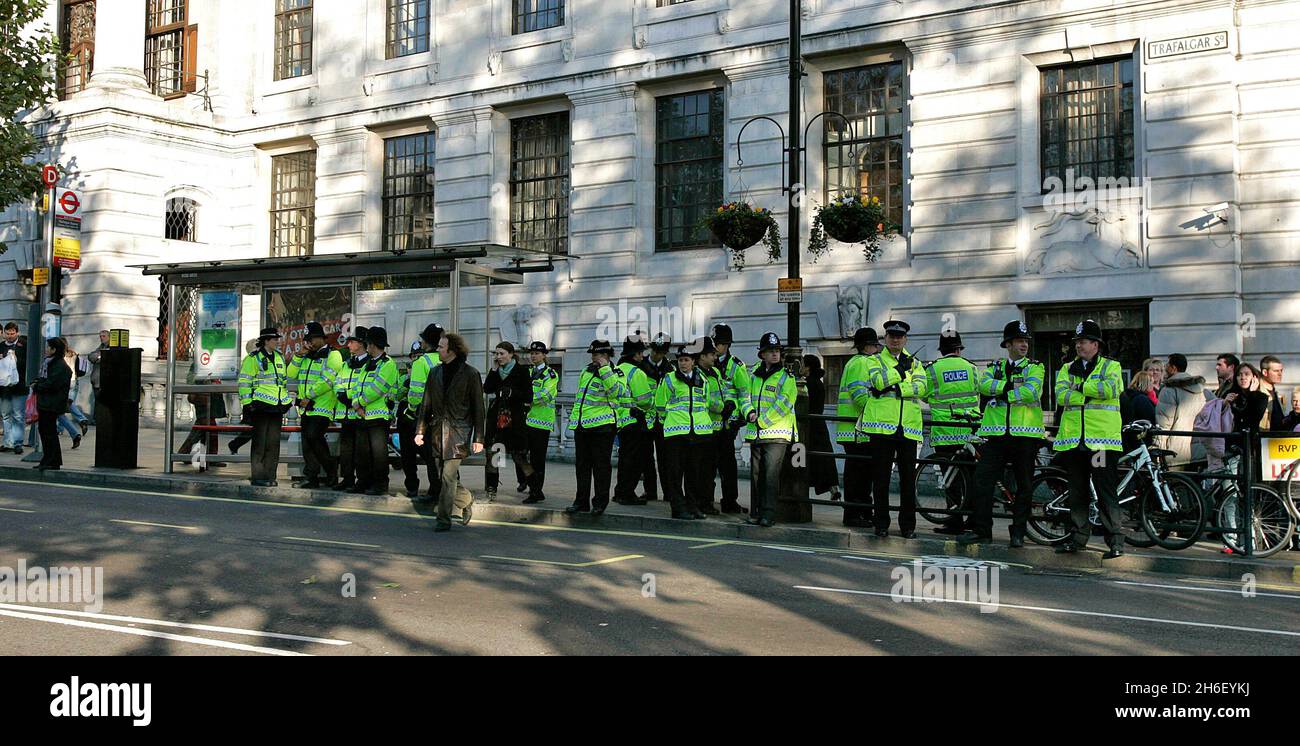 The Metropolitian police out in force, as thousands of climate change campaigners took part in a London rally as part of global protests calling for world leaders to act urgently on the issue. November 4, 2006. The day's events included the March for Global Climate Justice from the US embassy in London to Trafalgar Square.  Stock Photo