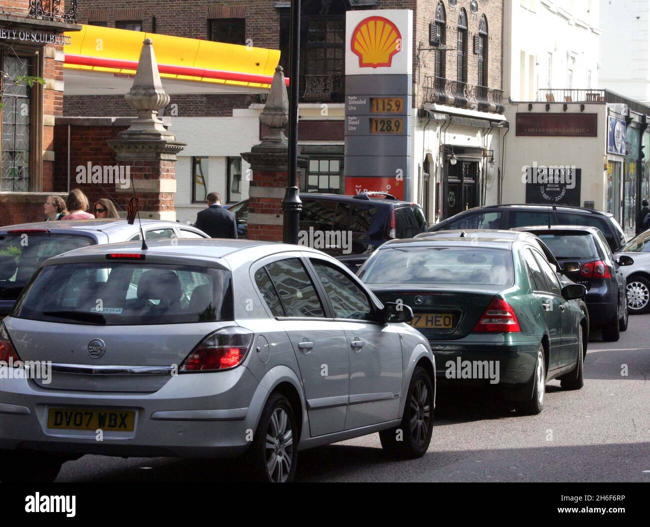 Queues outside a Shell petrol station in central London this morning on the first day of the tanker driver strike. Stock Photo