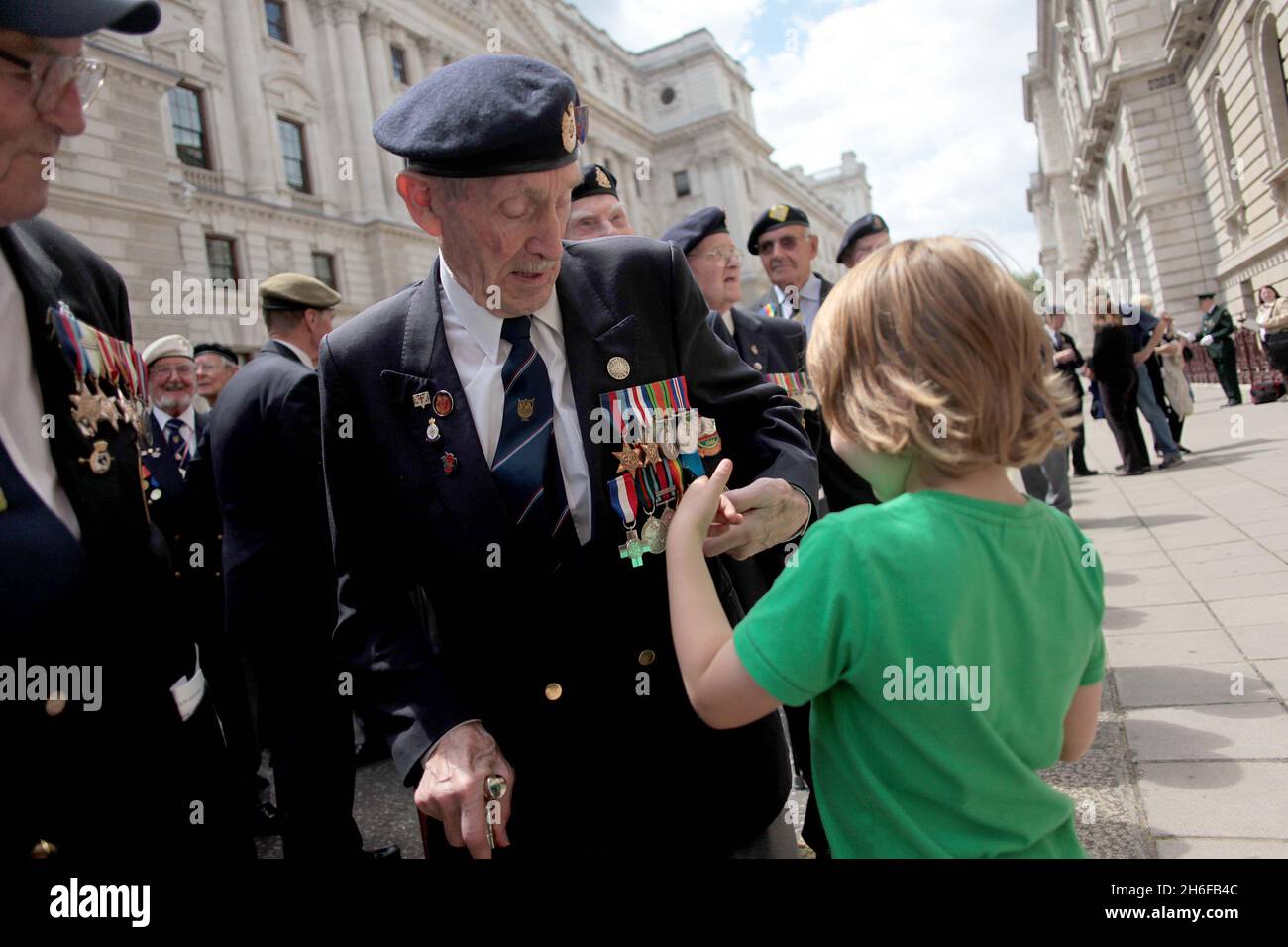 94 year old veteran Norman Lythgoe with his 5 year old Grandson Oscar Stock Photo