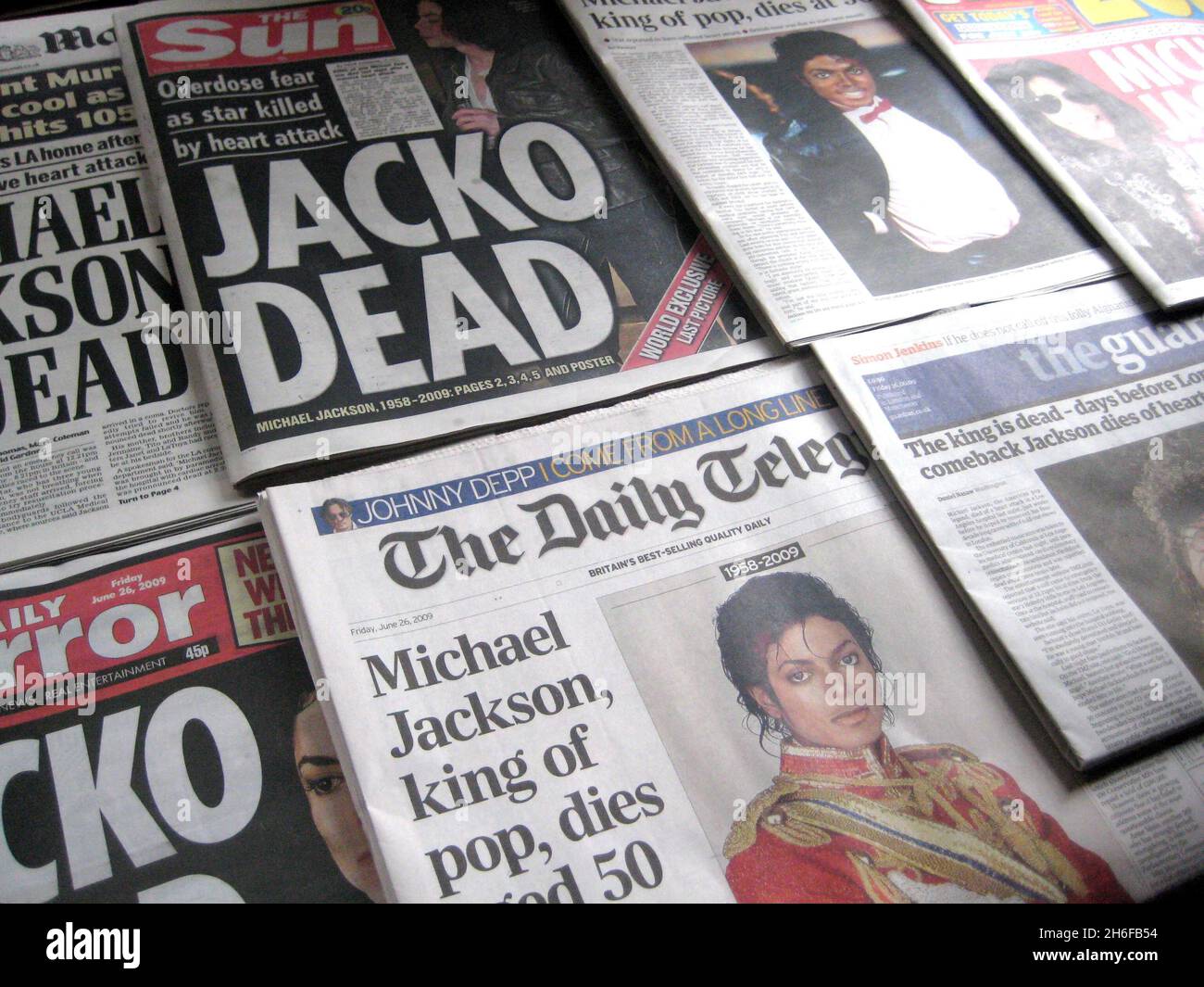 MICHAEL JACKSON "Daily Express" 26th June 2009-7 pages reporting singers death 