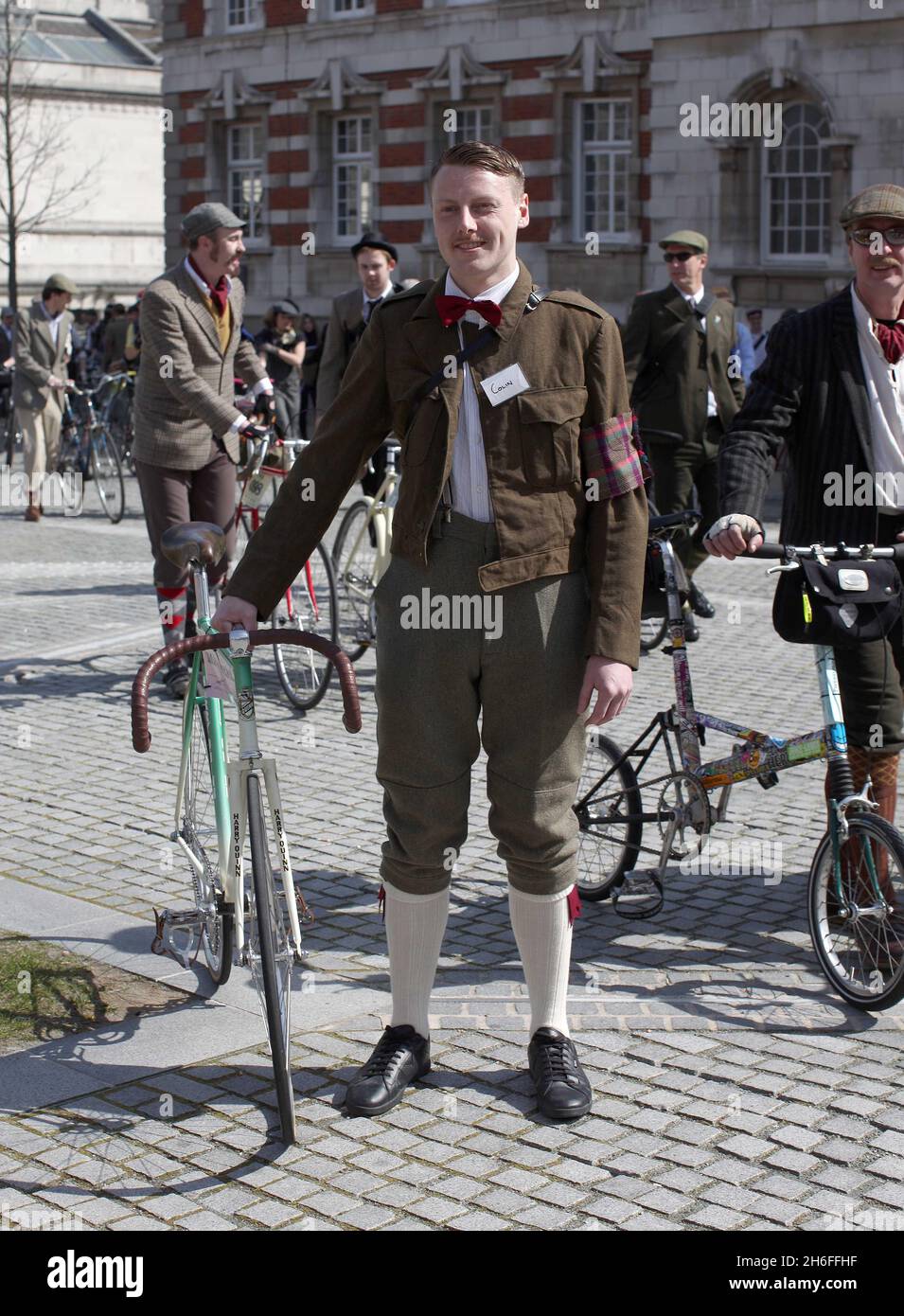 The 2nd Annual Tweed Run took place in London today. 400 ladies and gentlemen, dressed in plus-fours, Harris tweed jackets, merino wool team jerseys, silk cravats and jaunty flat caps, took a leisurely 14 mile ride across the capital enjoying all things quintessentially British from the bygone eras of the 1920s & 30s. Stock Photo