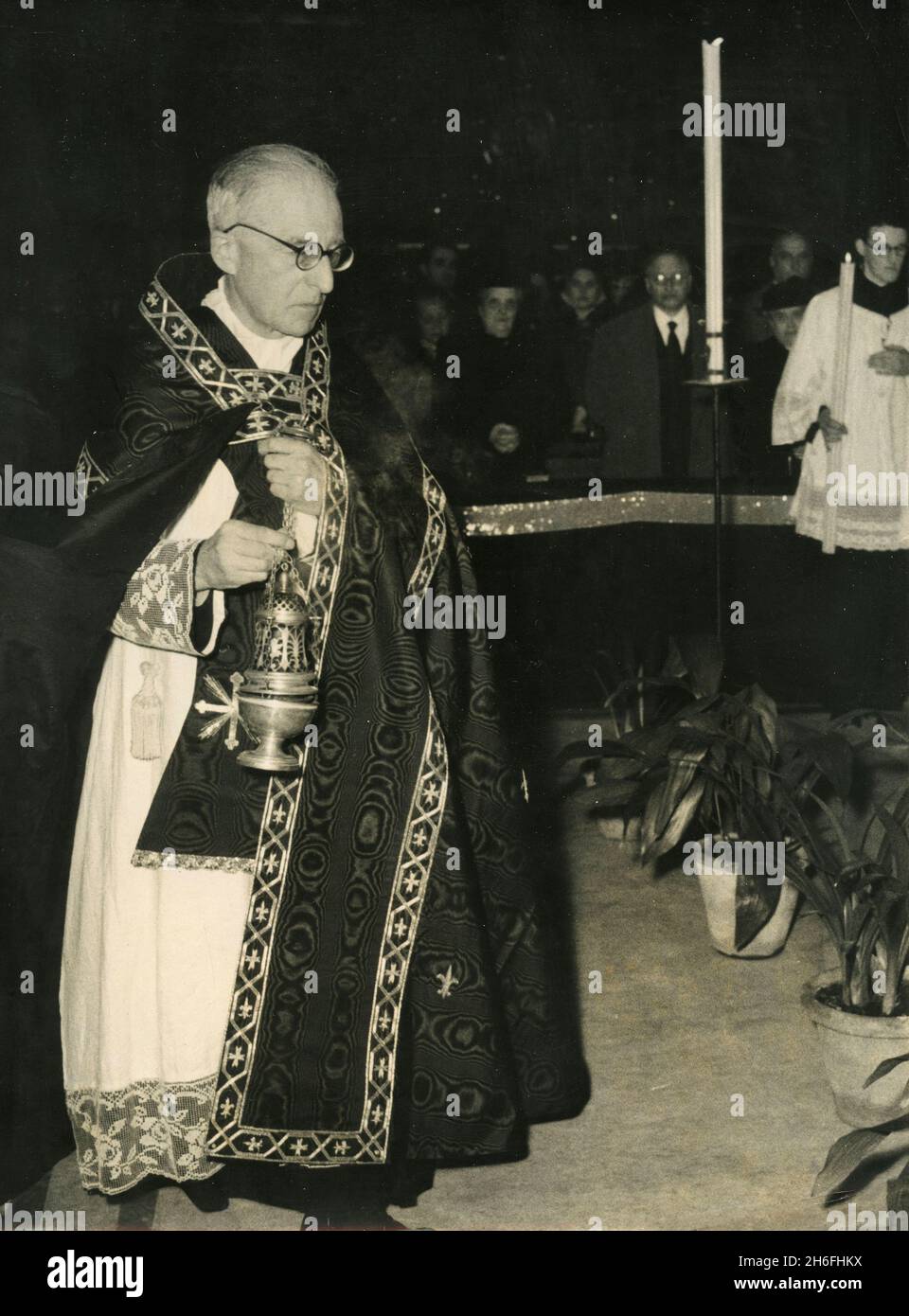 Superior General of Jesuits Belgian Father Jean-Baptiste Janssens celebrating mass, Rome Italy 1956 Stock Photo