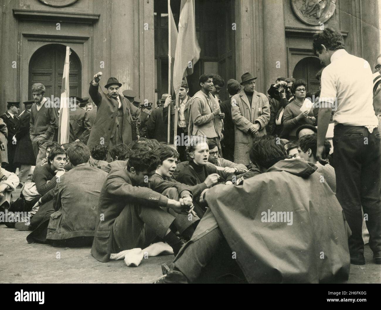 March for peace sit-in at Piazza Montecitorio, Rome, Italy 1967 Stock Photo