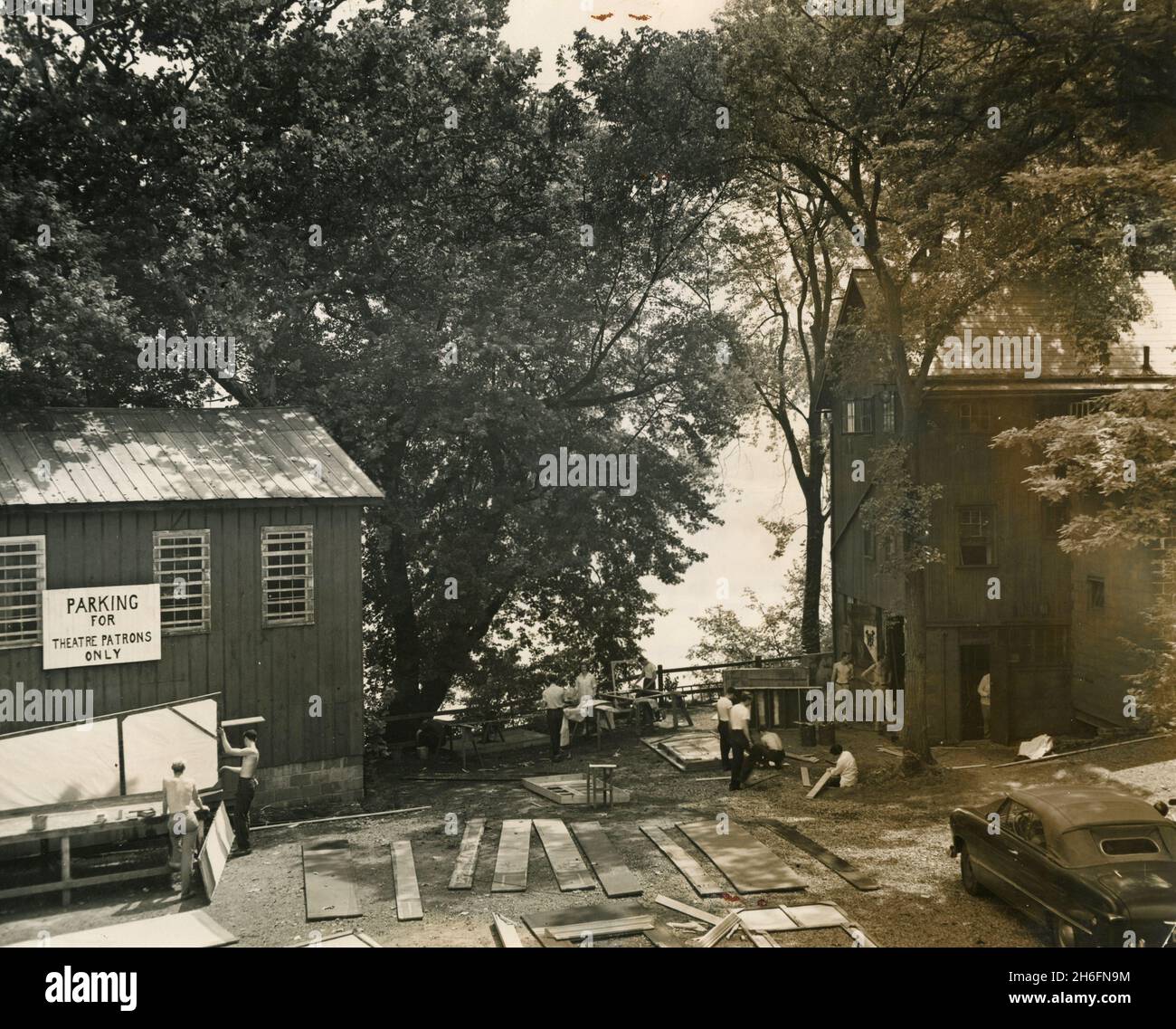 Organising a rural summer theatre in a barn adjacent to the Bucks County Playhouse, New Hope, Penn. USA 1951 Stock Photo