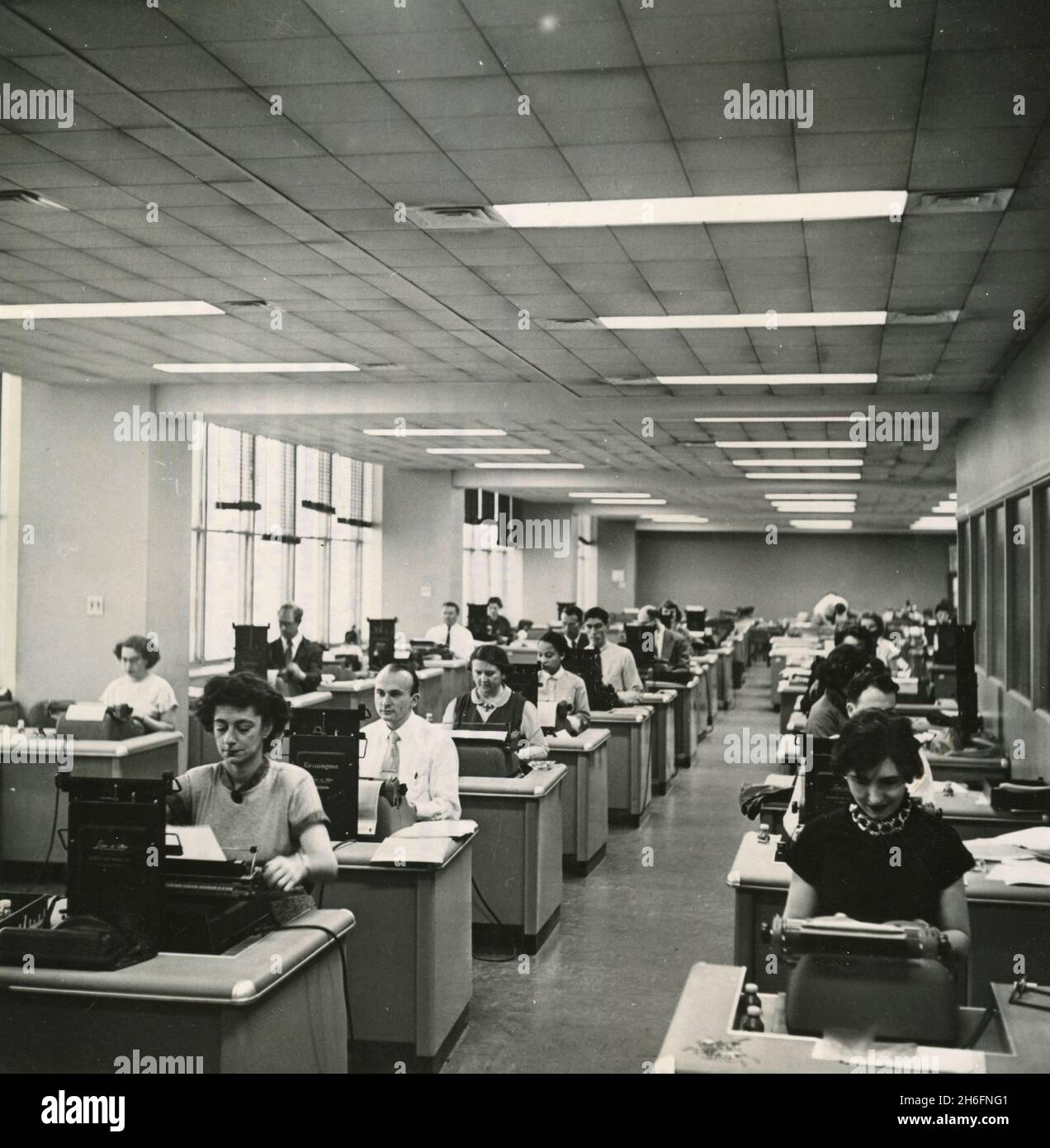 Secretariat members at work typing the UN General Assembly delegates' speeches, NY, USA 1958 Stock Photo