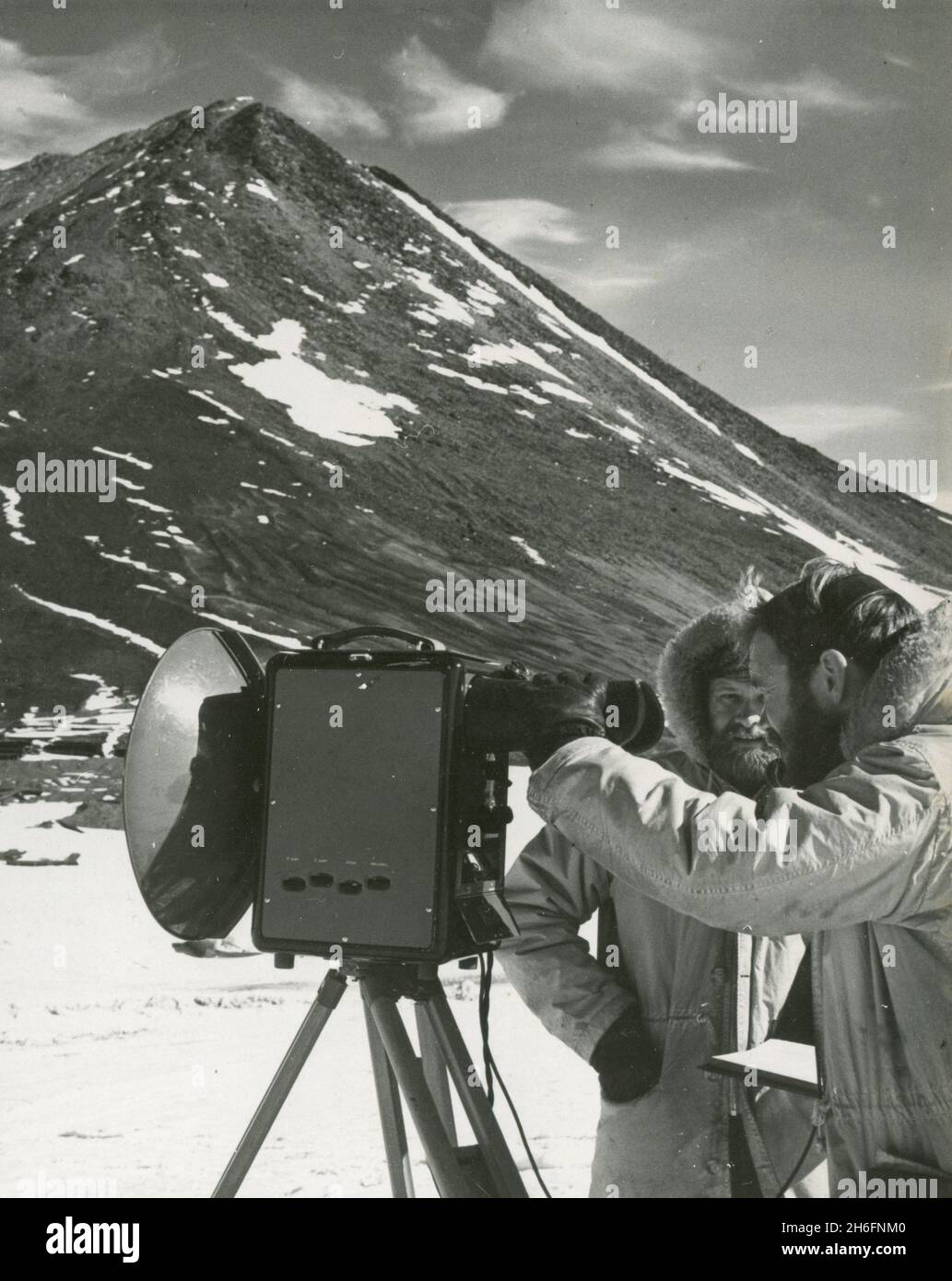 Topographic engineers of the US Geological Survey George Staeffler and Leslie Robinson using a tellurometer to map Antarctica, Ross Sea 1962 Stock Photo