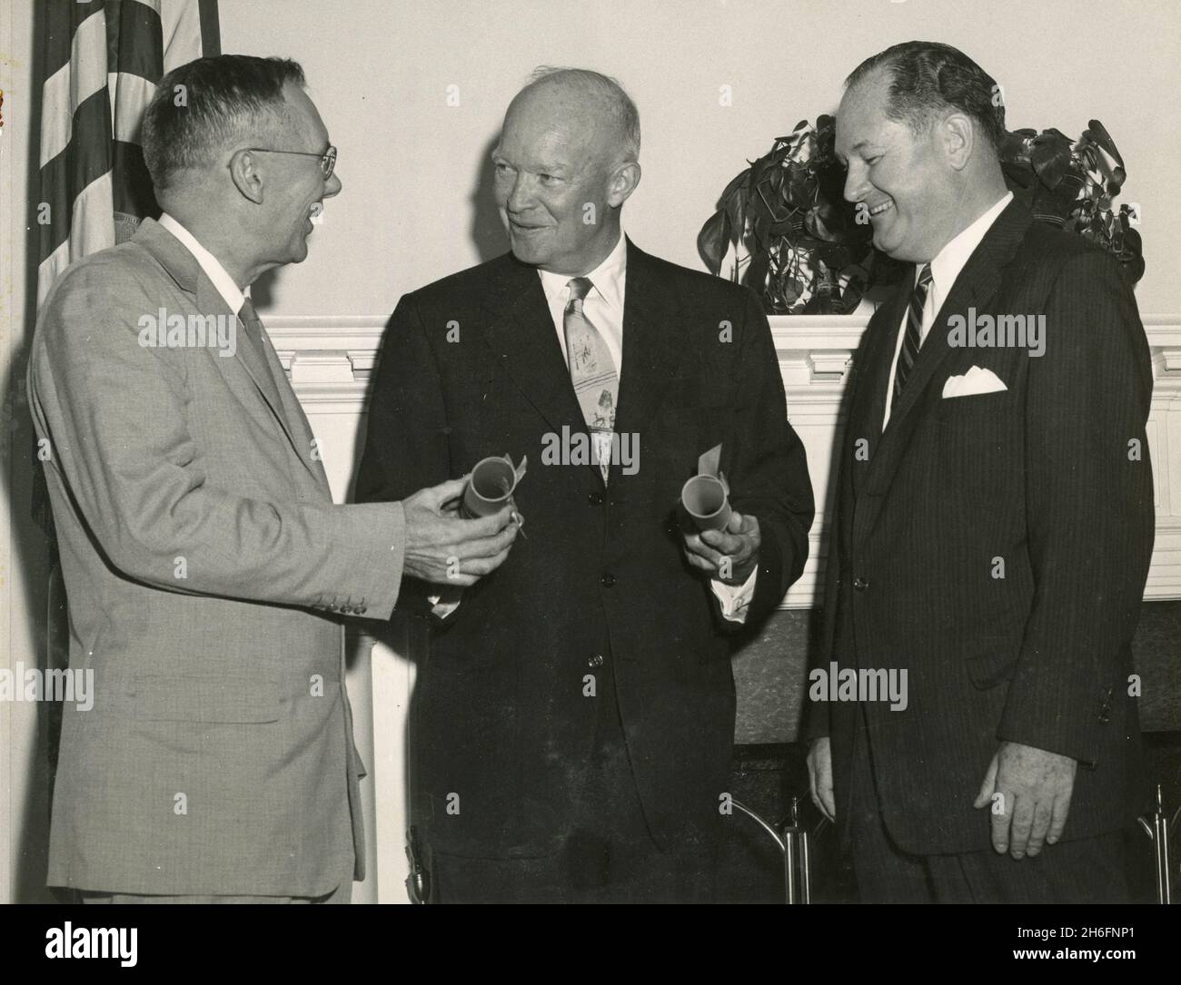 US President Dwight Eisenhower (center) with the heads of NASA Administrator Dr. T. Keith Glennan (right), and deputy Hugh L. Dryden, USA 1958 Stock Photo