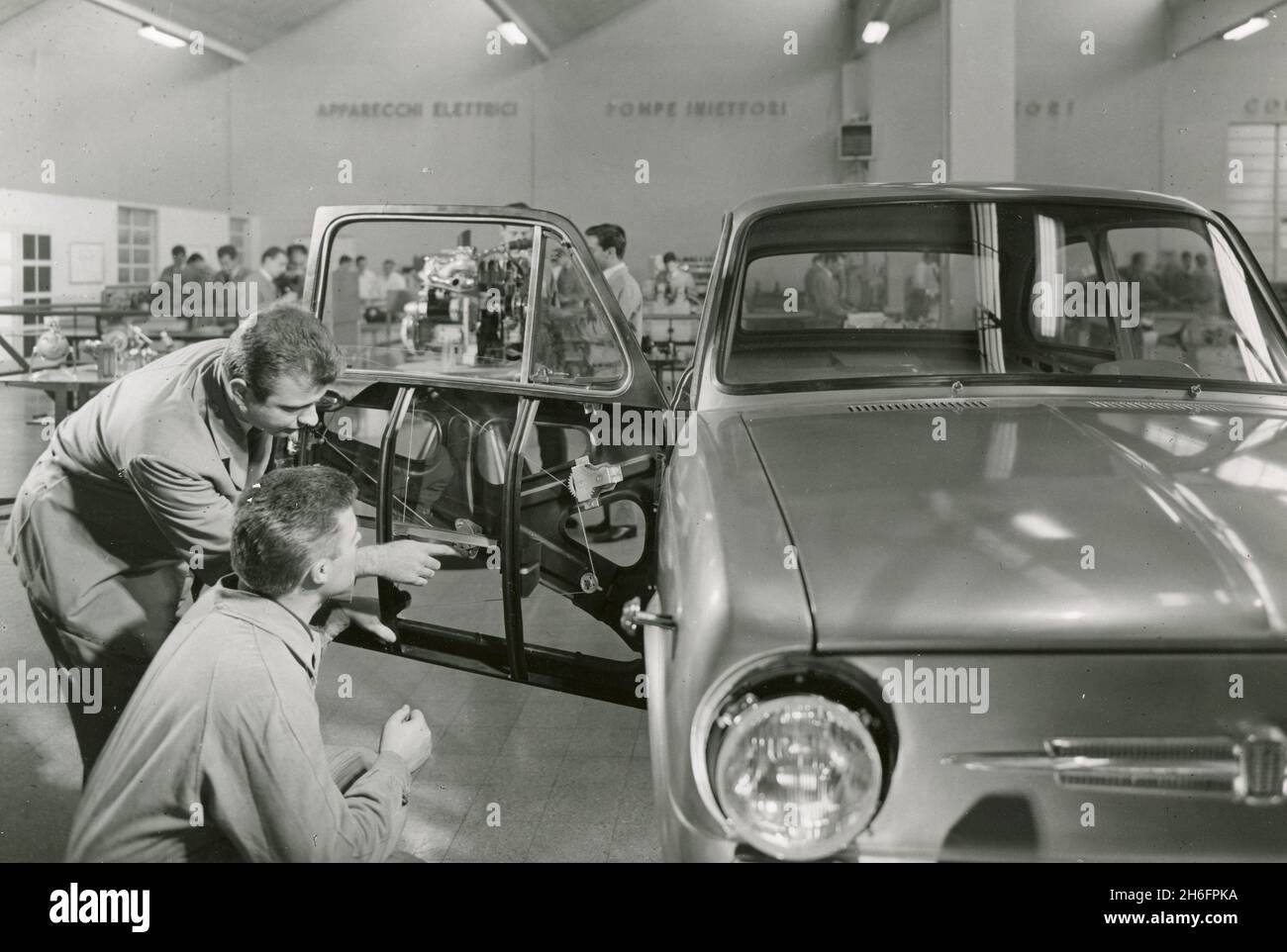 Car practical trainig on bodywork units at FIAT automobiles, Italy 1960s Stock Photo