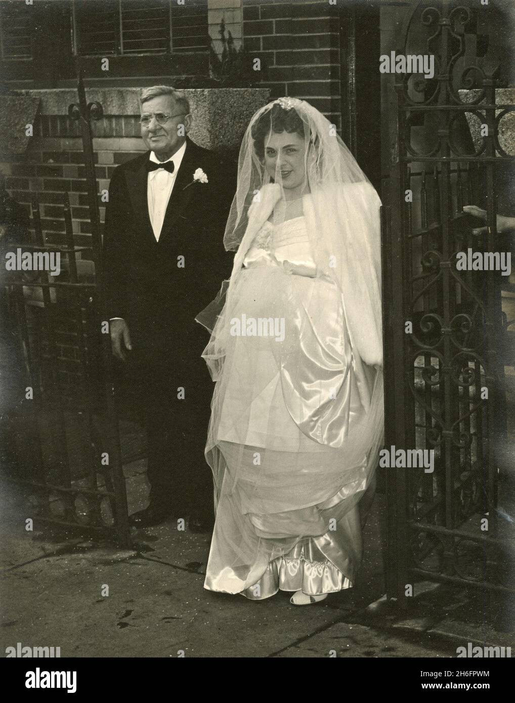 Photos of an Italian-American wedding from the 1940s: The bride comes out with her father Stock Photo