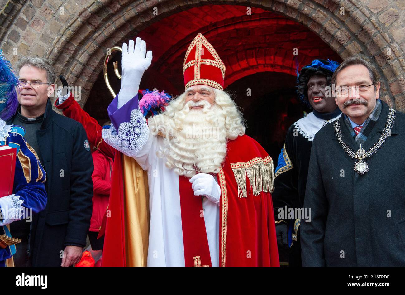ENSCHEDE, THE NETHERLANDS - NOV 13, 2021: The dutch Santa Claus called 'Sinterklaas' is waving to the children while he is arriving in town. Stock Photo