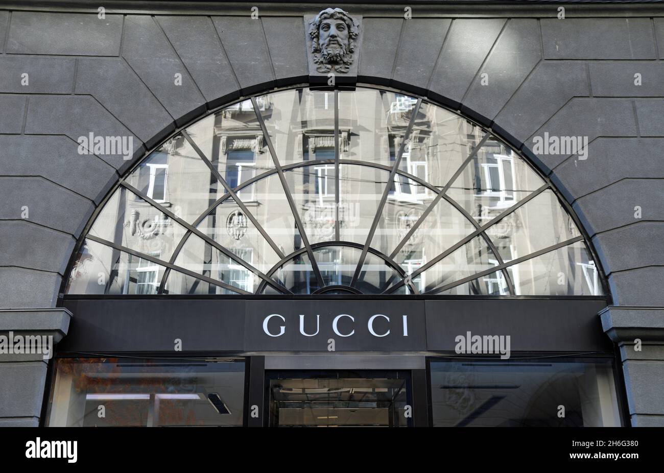 Gucci luxury clothing store hi-res stock photography and images - Alamy