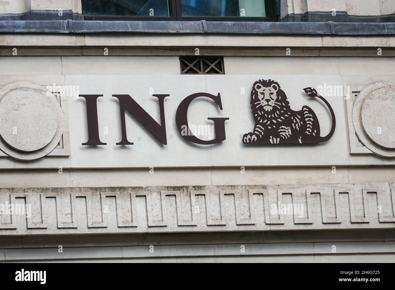 Ing bank branch hi-res stock photography and images - Alamy