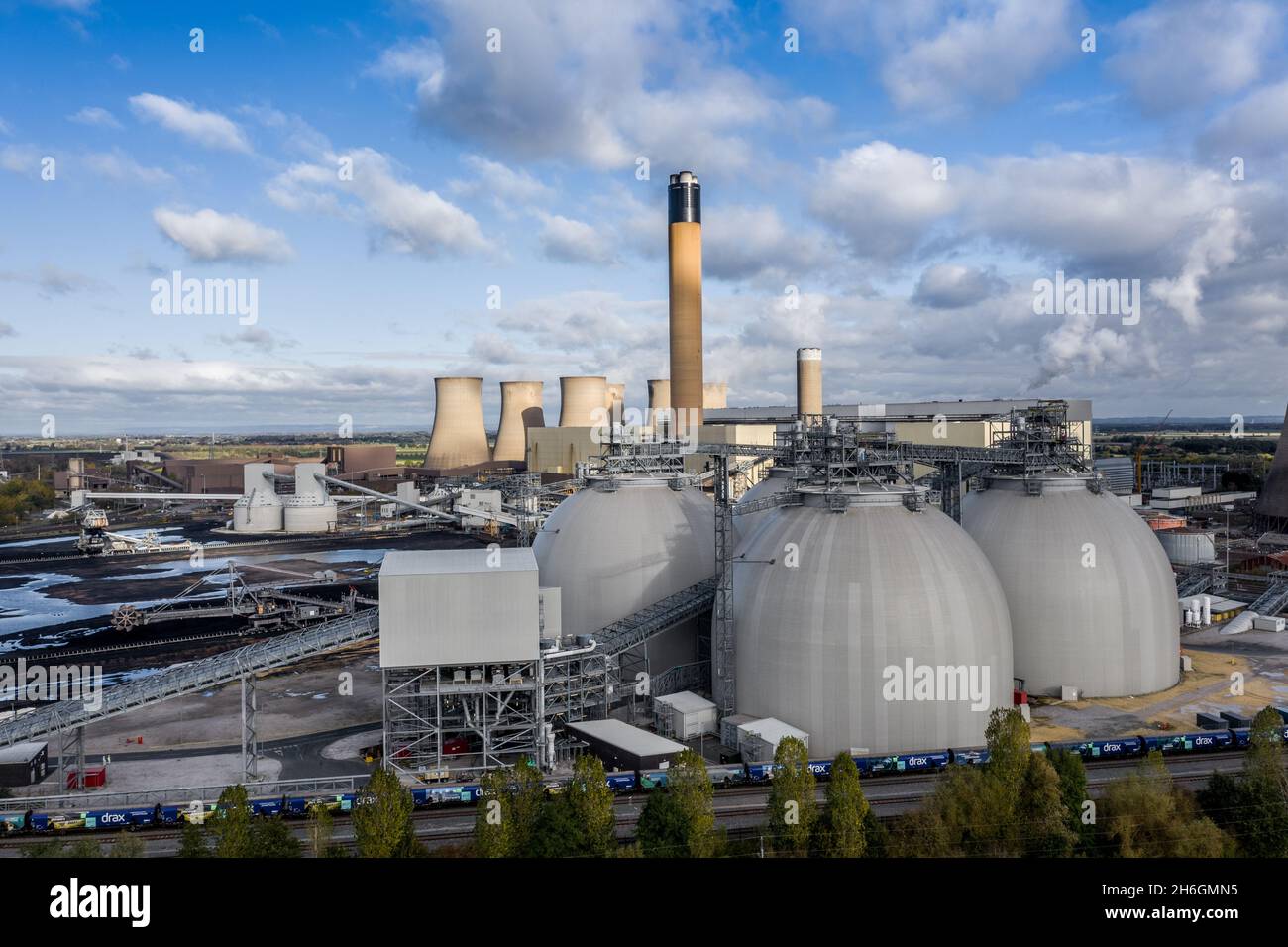 DRAX POWER STATION, YORKSHIRE, UK - NOVEMBER 4, 2021.  An aerial panorama view of Drax Power Station showing Biomass stortage tanks and carbon capture Stock Photo